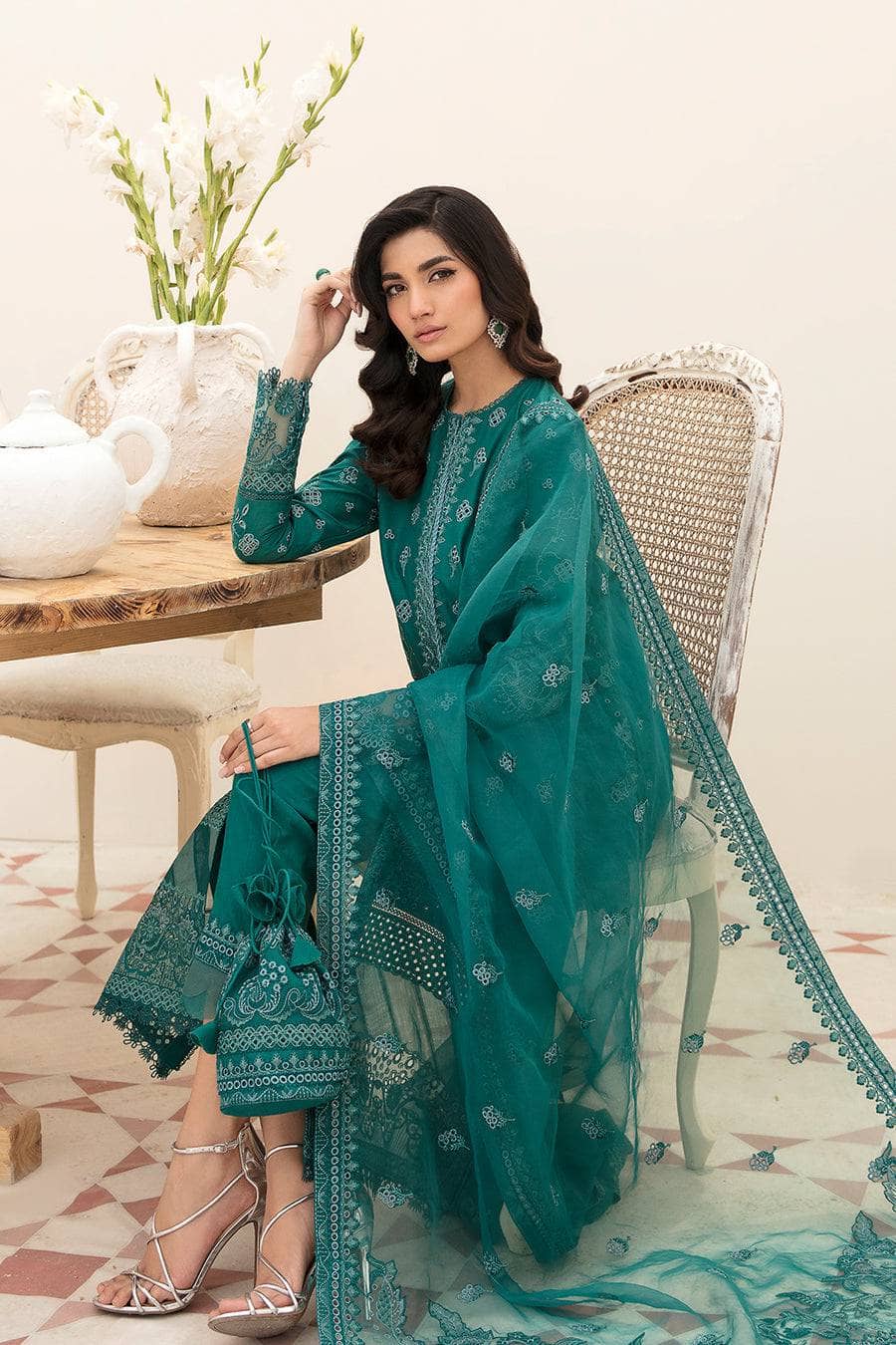 img_afrozeh_chikankari_lawn_23_awwal_boutique
