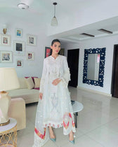 img_qalamkar_luxury_lawn_awwal_boutique