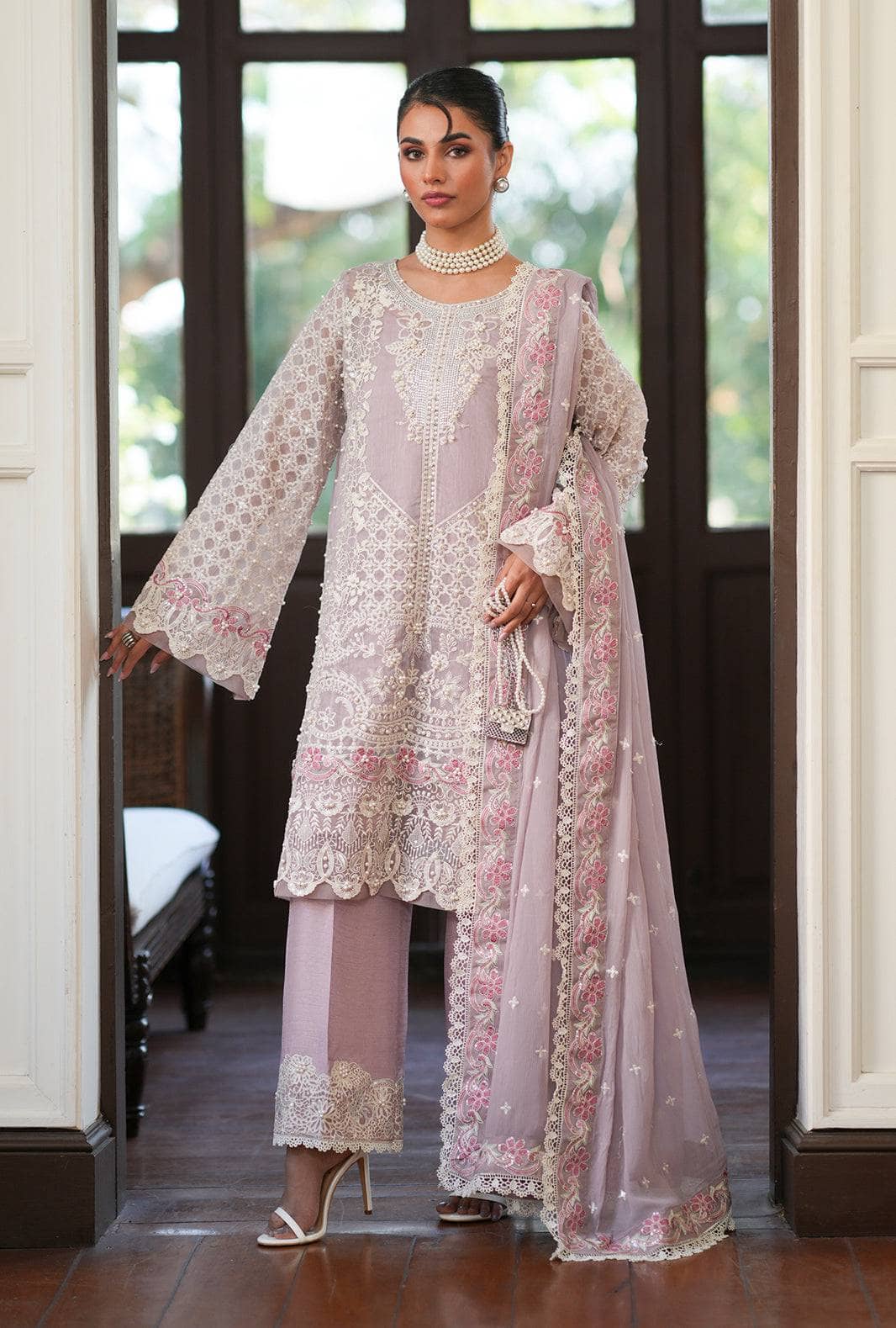 img_ajr_couture_awwal_boutique