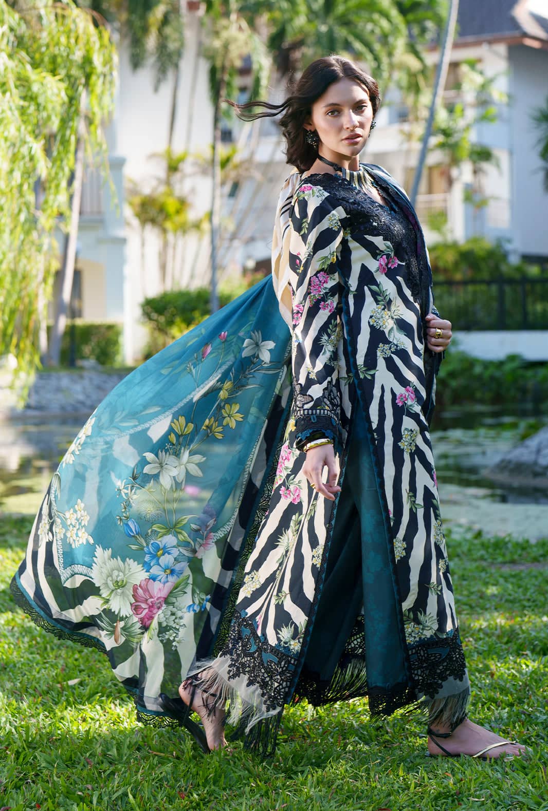 Ajr Couture Chikankari Lawn 26/Iris/Black