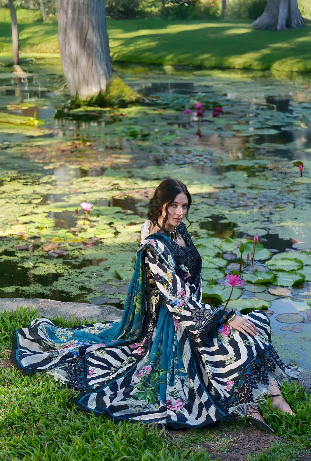 Ajr Couture Chikankari Lawn 26/Iris/Black