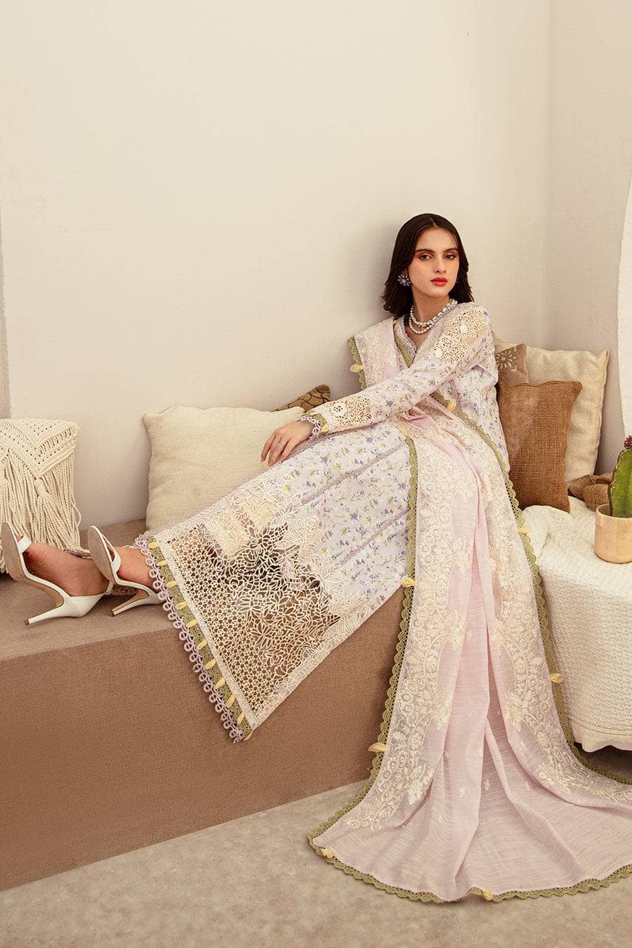 img_alif_by_ajr_couture_lawn_24_awwal_boutique