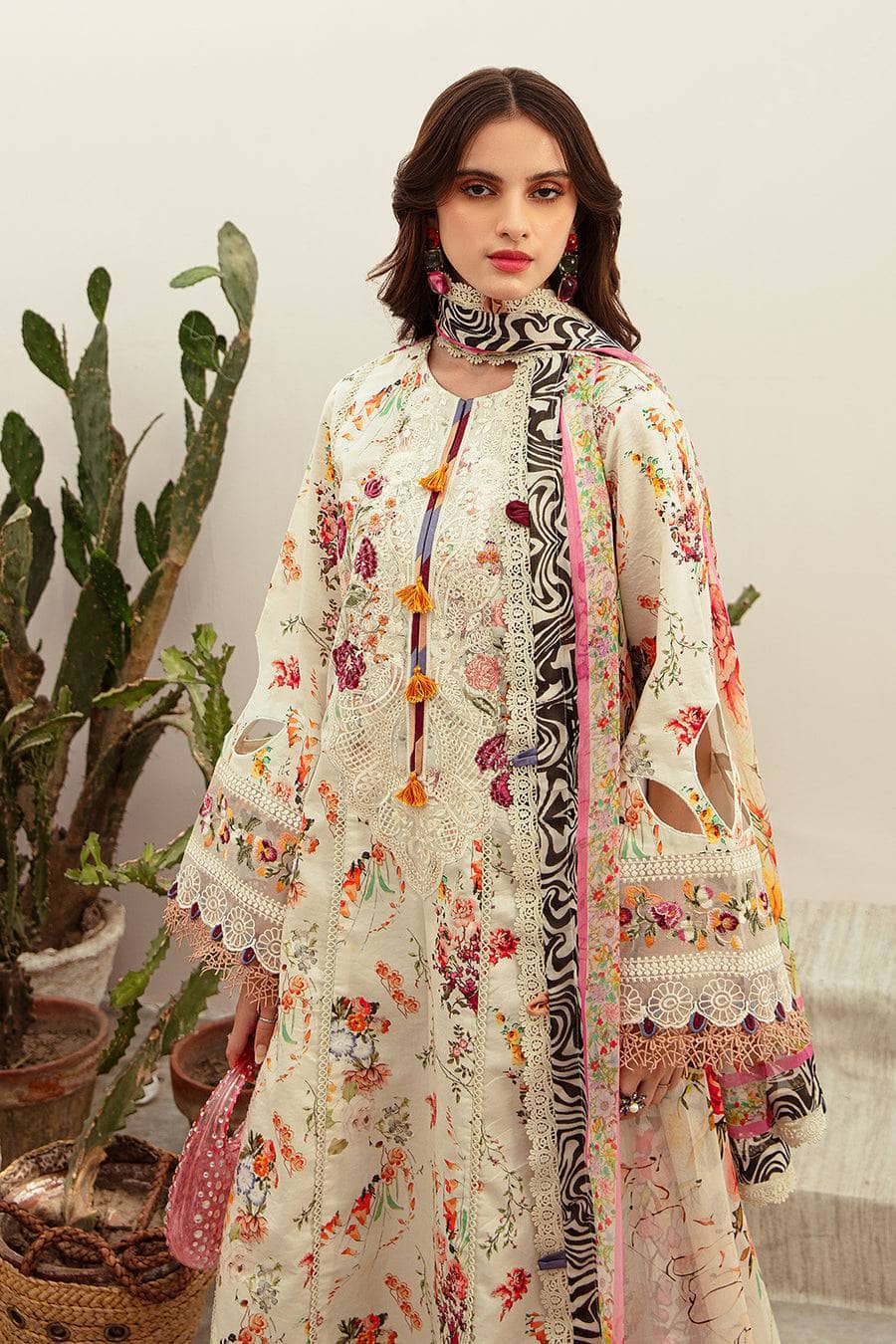 img_alif_by_ajr_couture_lawn_24_awwal_boutique