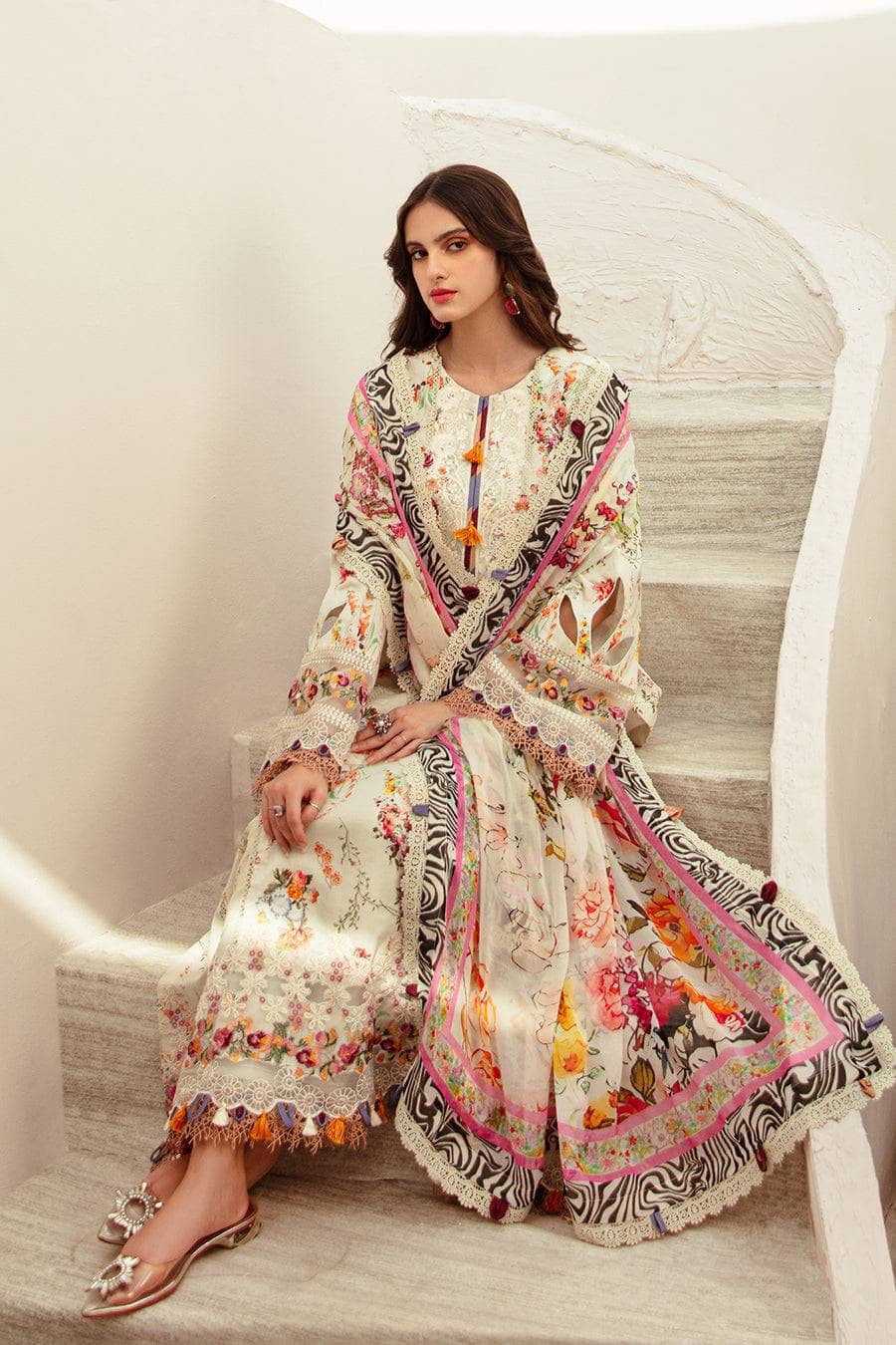 img_alif_by_ajr_couture_lawn_24_awwal_boutique