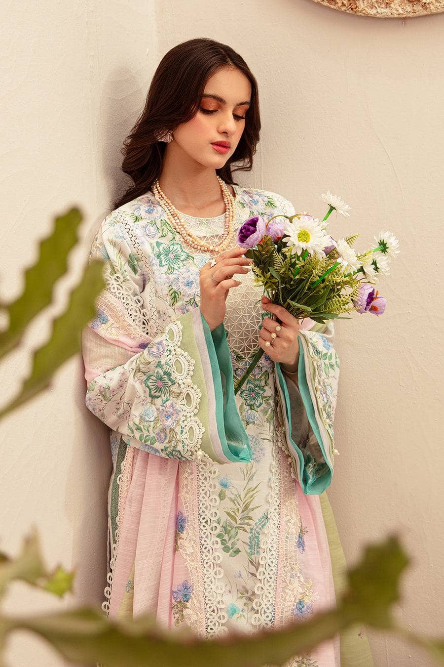 img_alif_by_ajr_couture_lawn_24_awwal_boutique