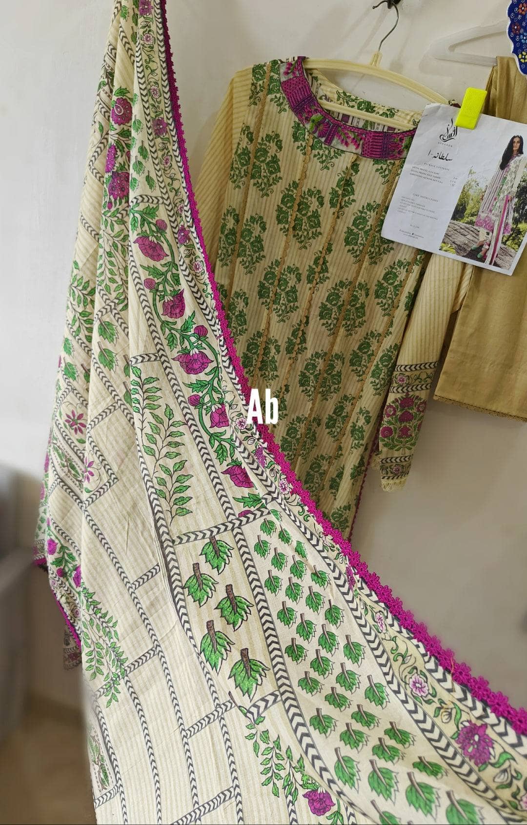 img_stitched_pakistani_suits_awwal_boutique
