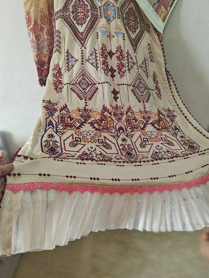 img_stitched_pakistani_suits_awwal_boutique