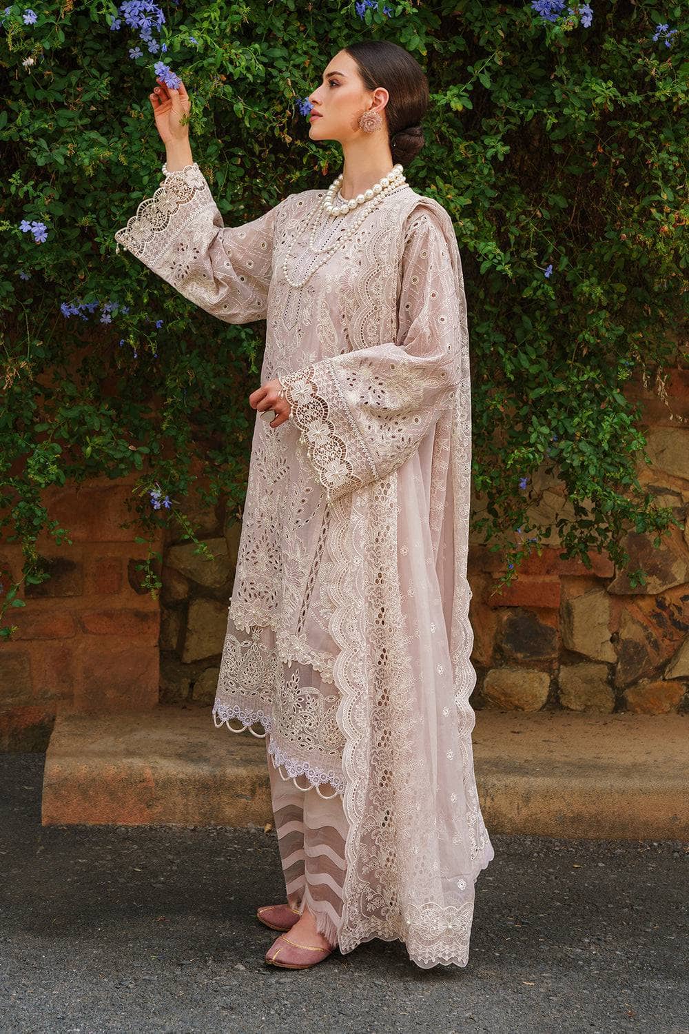 img_baroque_swiss_voil_24_awwal_boutique
