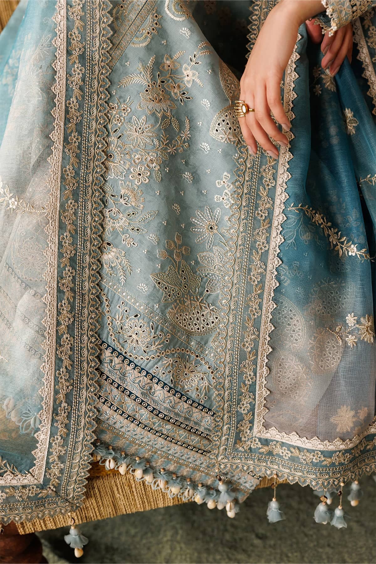 img_baroque_lawn_awwal_boutique