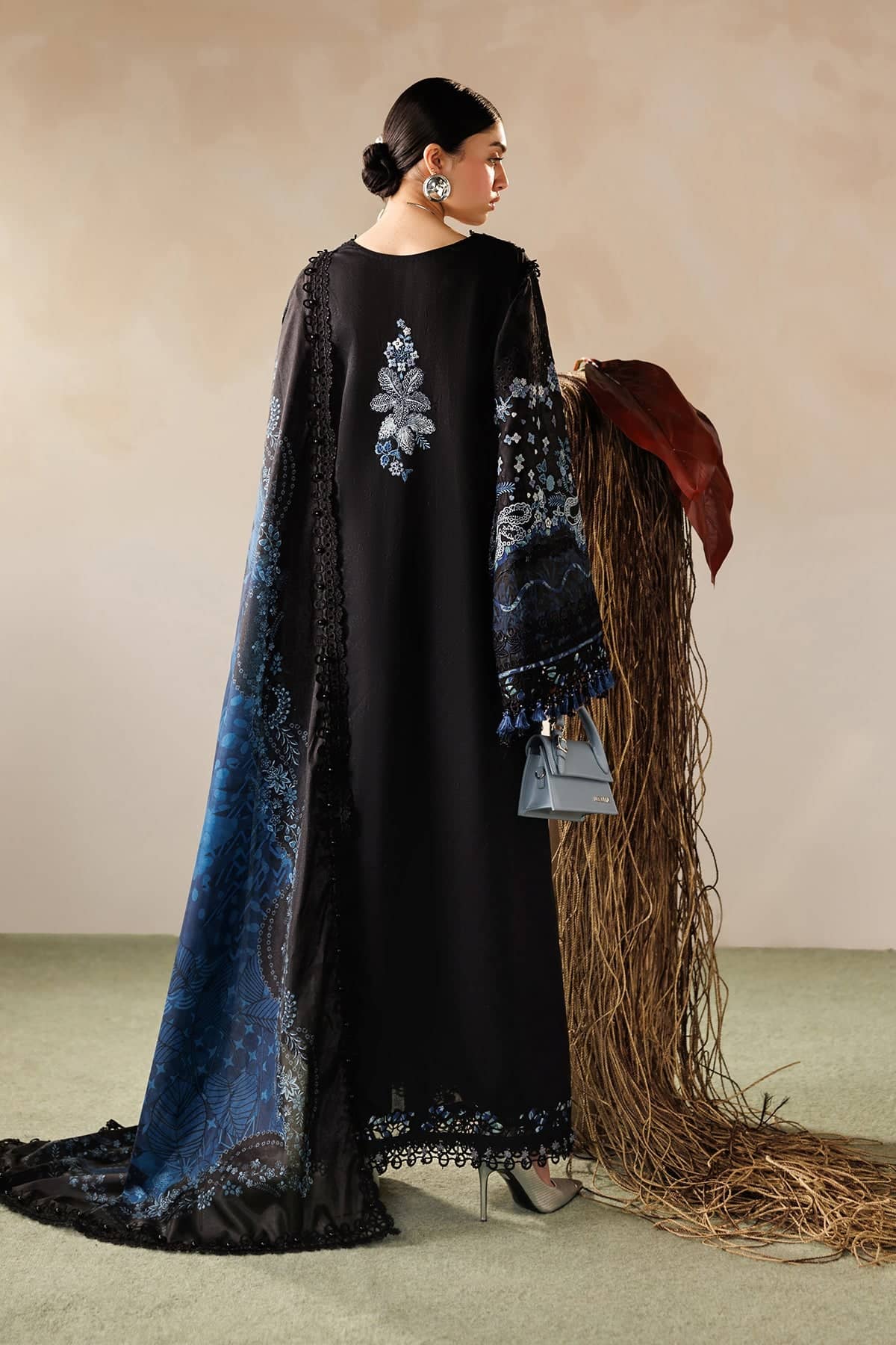 img_baroque_lawn_25_awwal_boutique