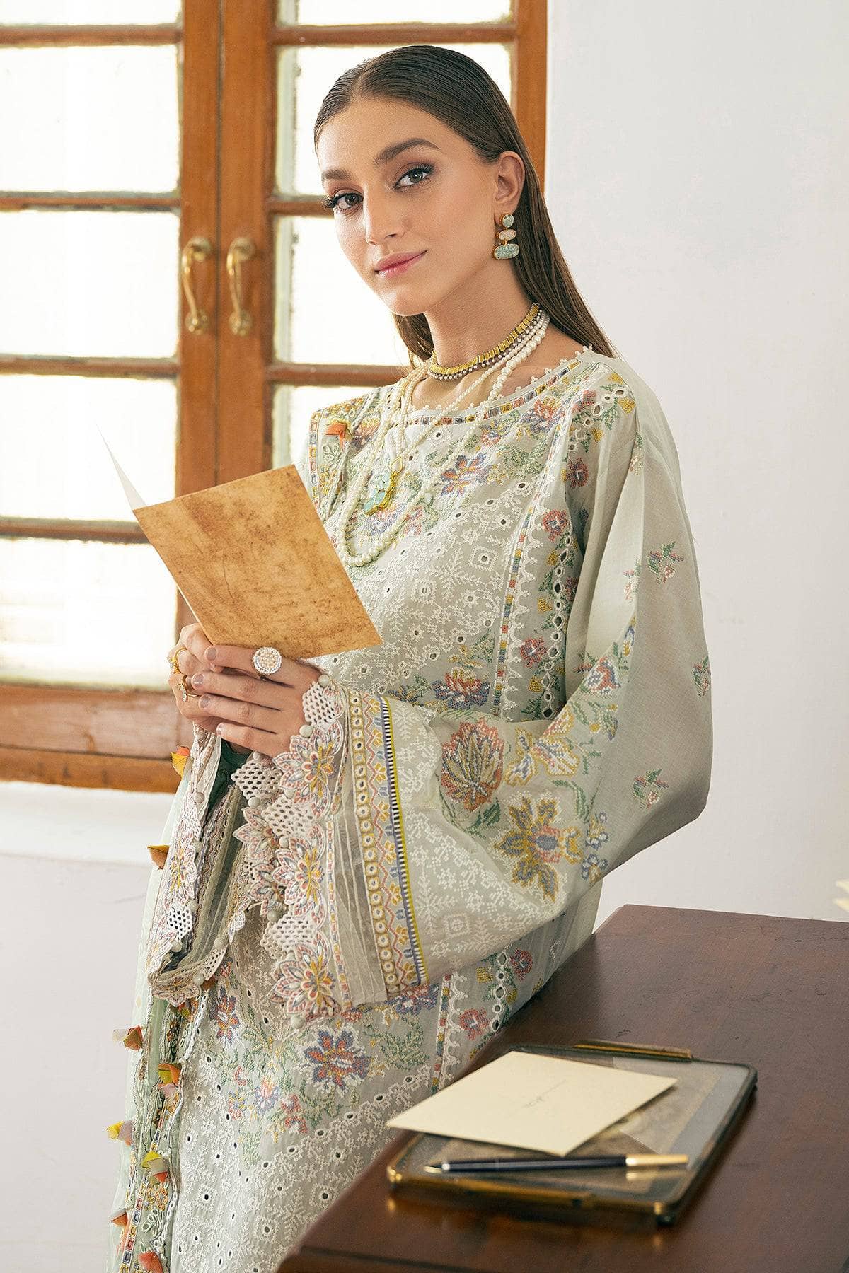 img_baroque_swiss_voil_awwal_boutique