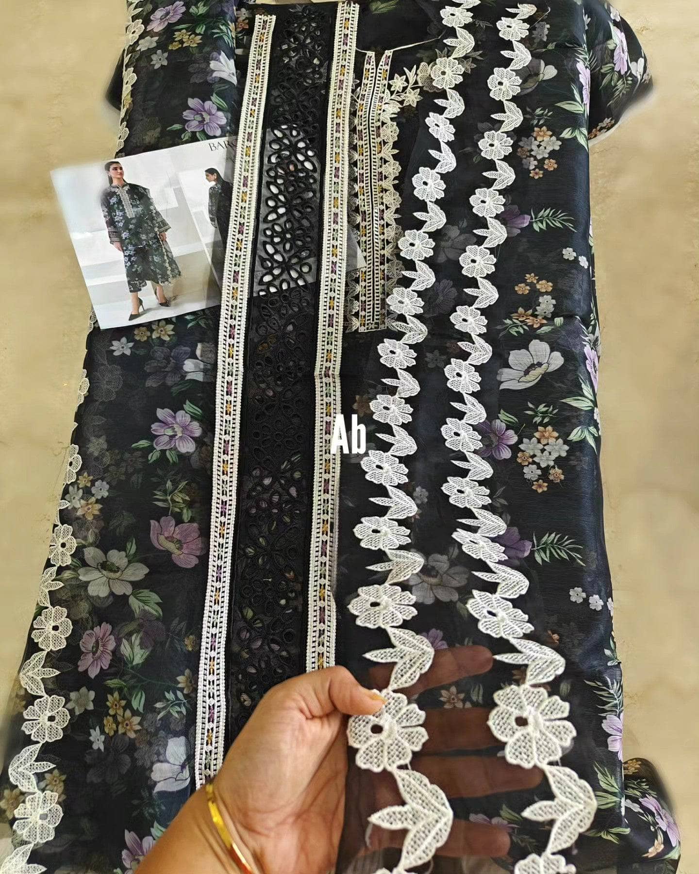 img_baroque_lawn_awwal_boutique
