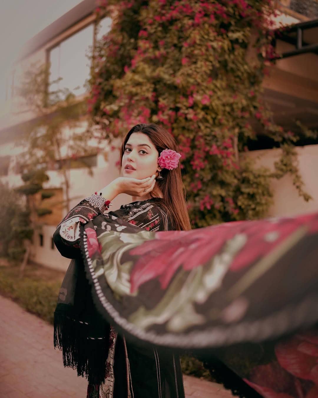 img_baroque_lawn_awwal_boutique