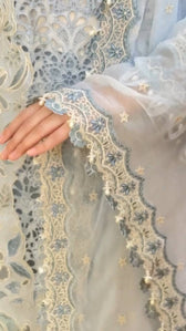 Spotted in Baroque Luxury Lawn 25/EL 02