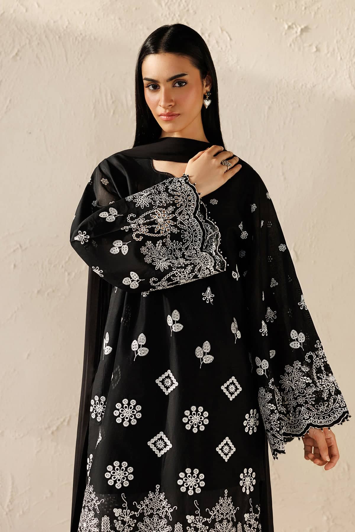 Baroque Exclusive Lawn Collection/UF-4522/Black