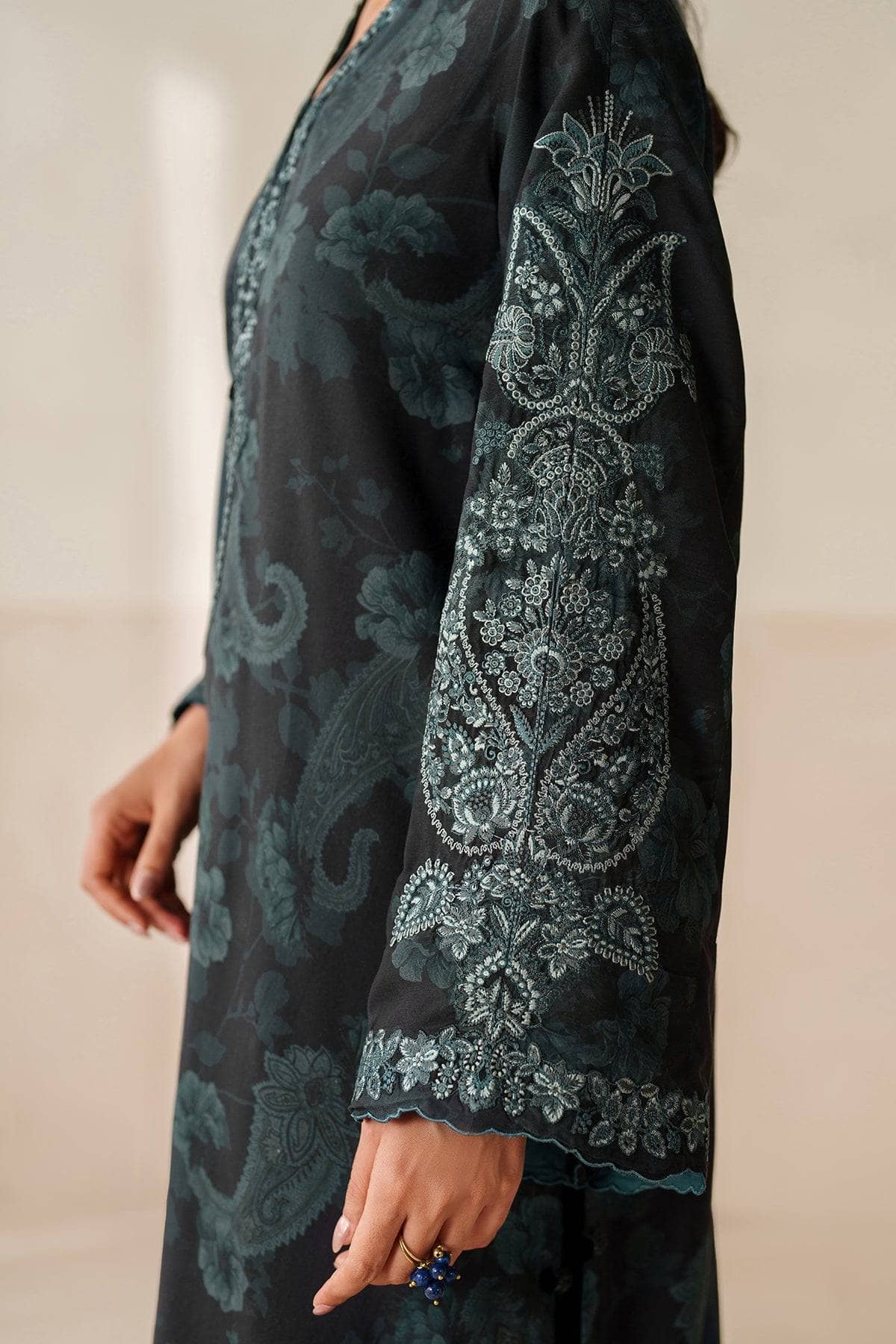 Baroque Exclusive Winter Fall Collection/EMBROIDERED VISCOSE SILK UF-4280