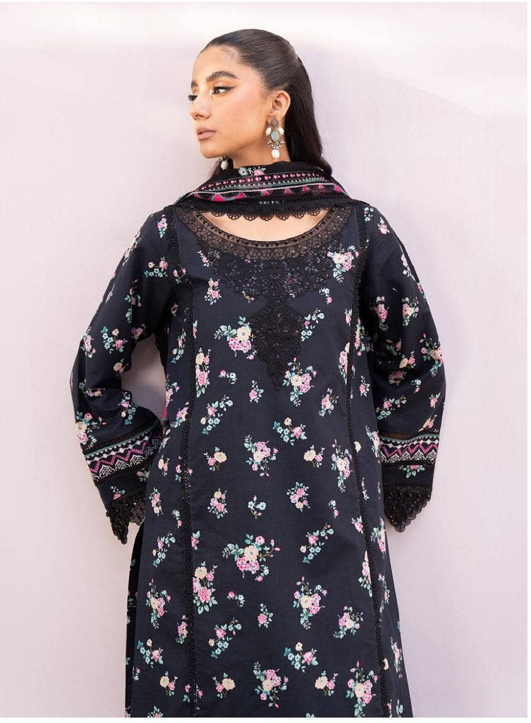img_bin_ilyas_lawn_24_awwal_boutique