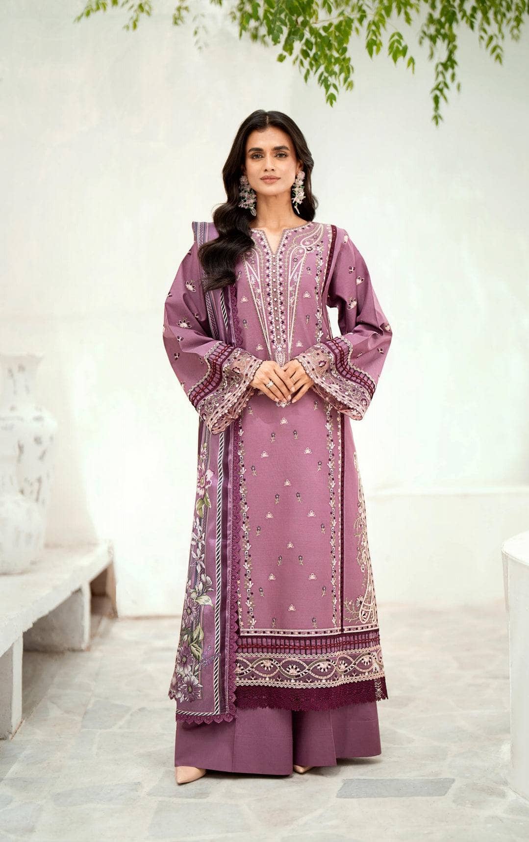 img_bin_ilyas_lawn_awwal_boutique
