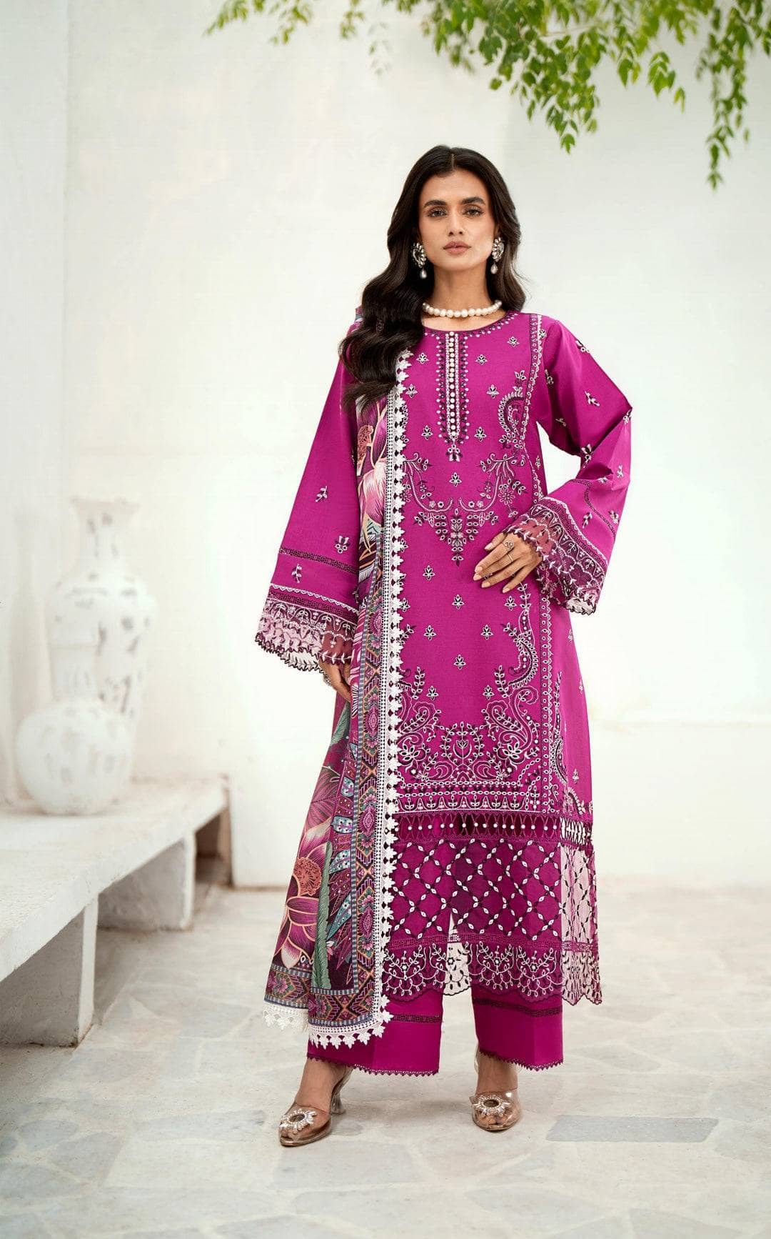 img_bin_ilyas_lawn_awwal_boutique