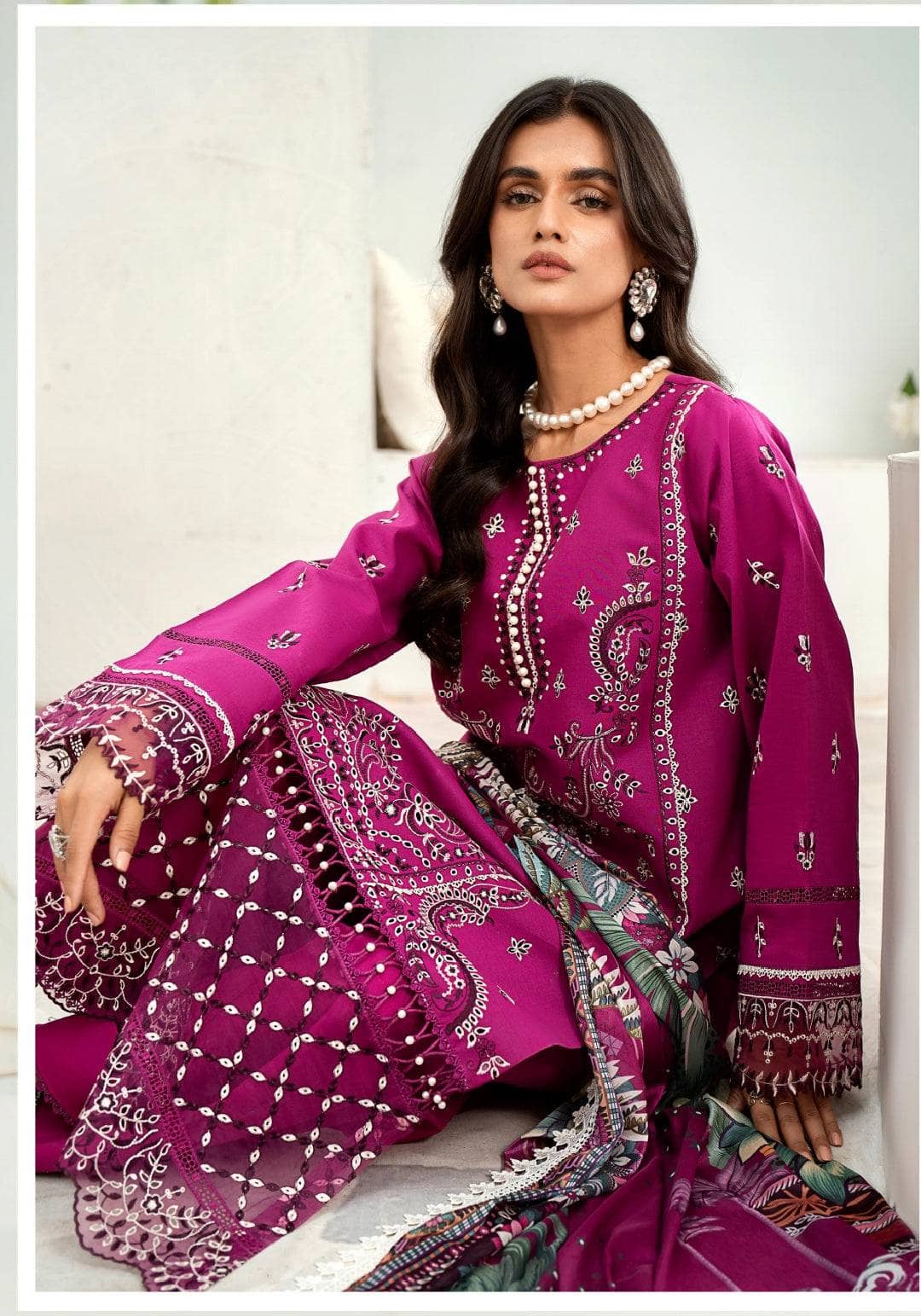 img_bin_ilyas_lawn_awwal_boutique