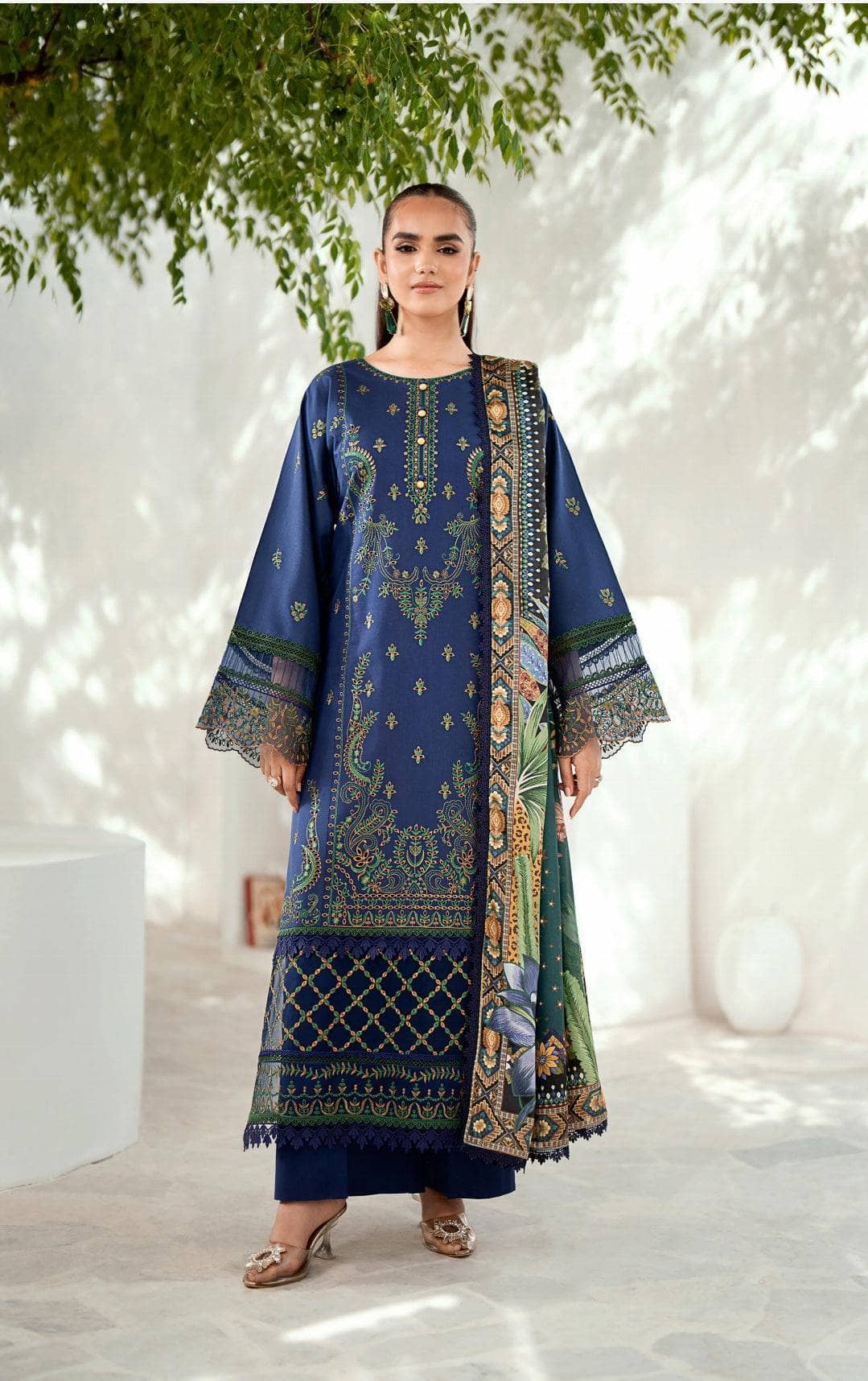 img_bin_ilyas_lawn_awwal_boutique