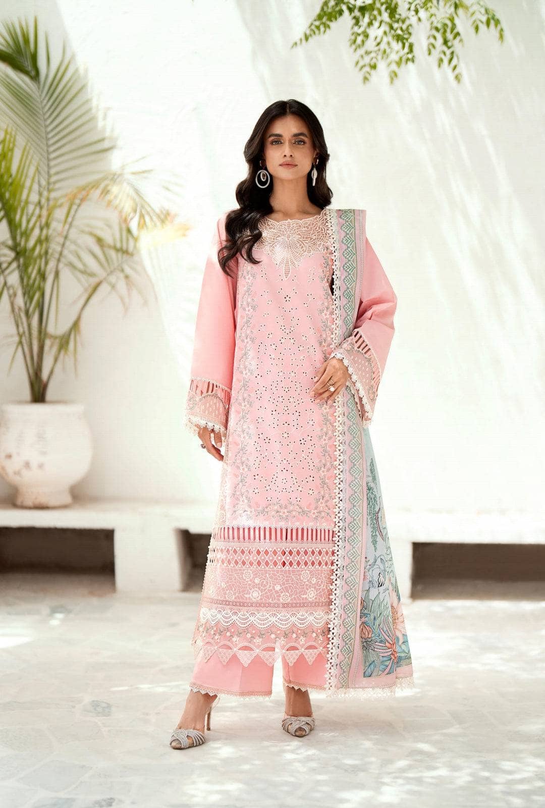 img_bin_ilyas_lawn_awwal_boutique