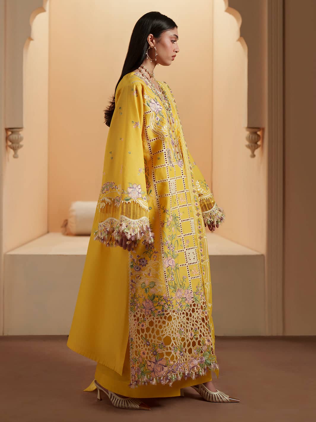 img_bin_ilyas_luxury_lawn_awwal_butique