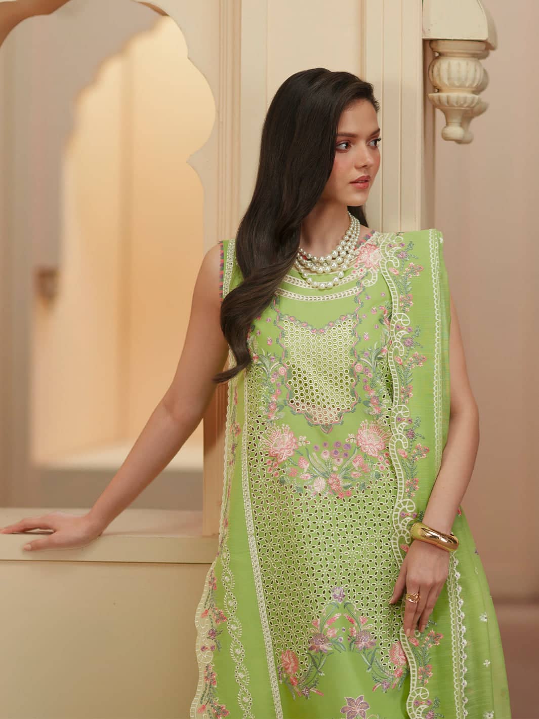 img_bin_ilyas_luxury_lawn_awwal_butique