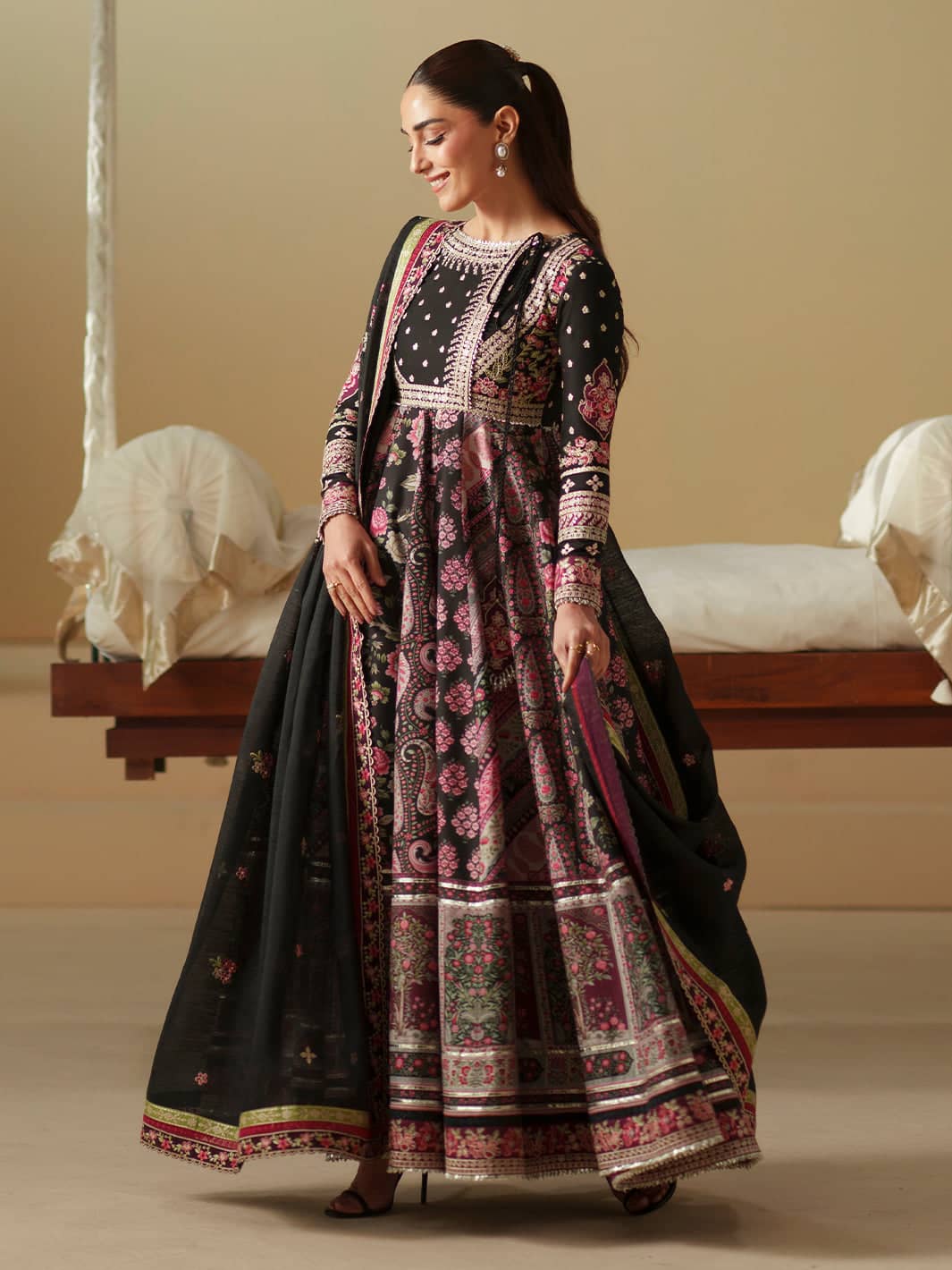 img_bin_ilyas_luxury_lawn_awwal_butique