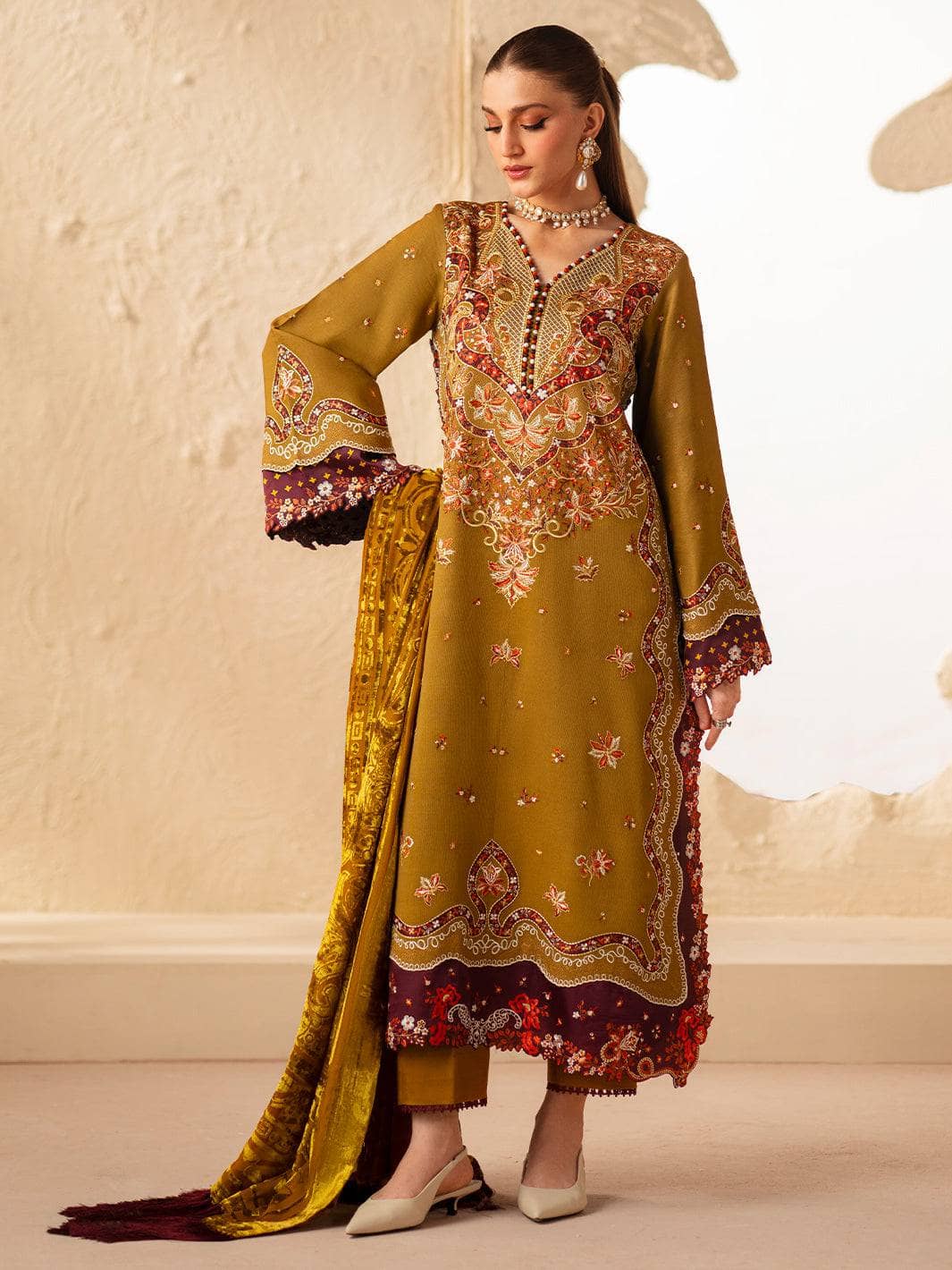 img_bin_ilyas_velvet_palachi_shawl_awwal_boutique