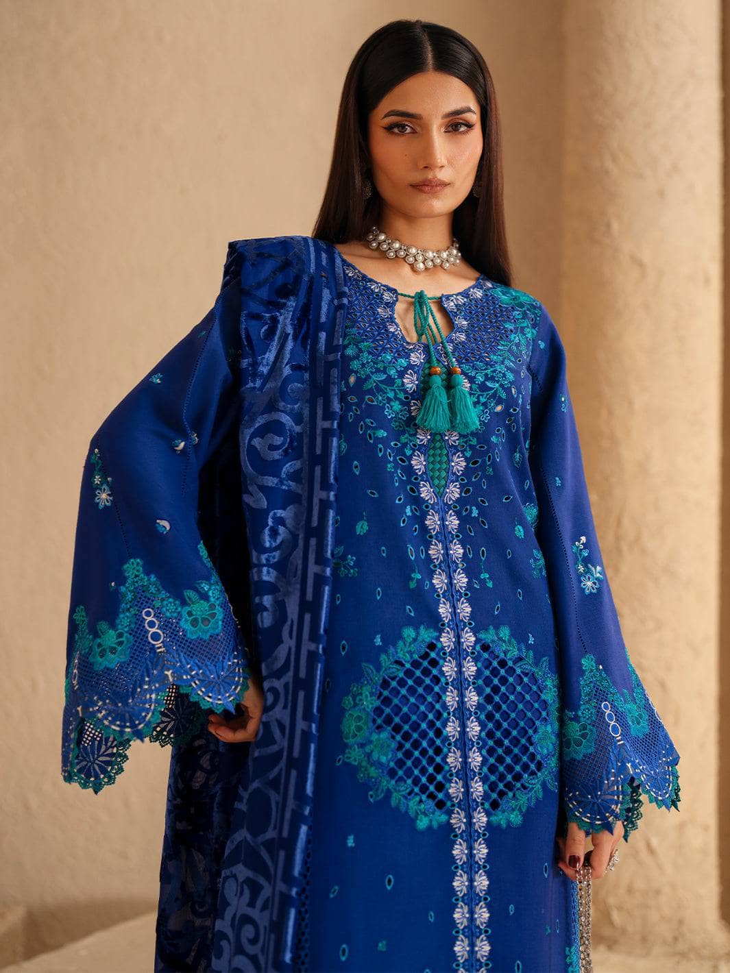 img_bin_ilyas_saqqara_velvet_palachi_shawl_collection