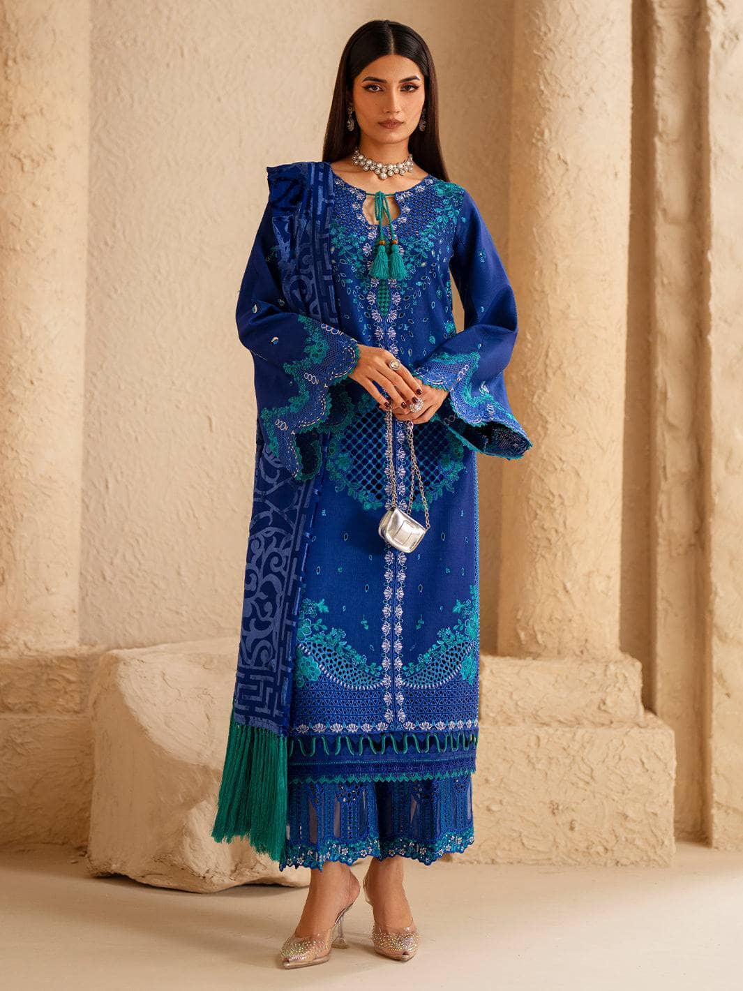 img_bin_ilyas_saqqara_velvet_palachi_shawl_collection