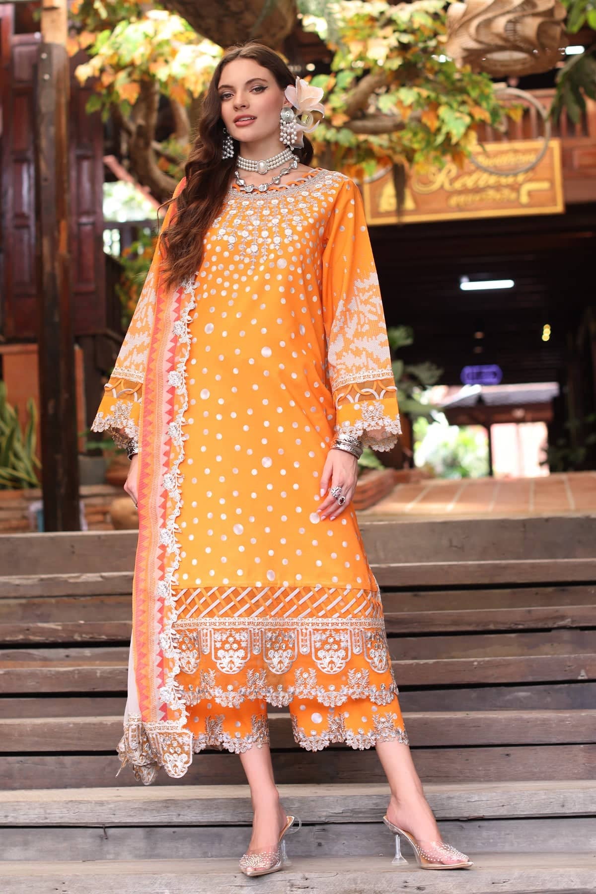 img_charizma_aniiq_lawn_23_awwal_boutique