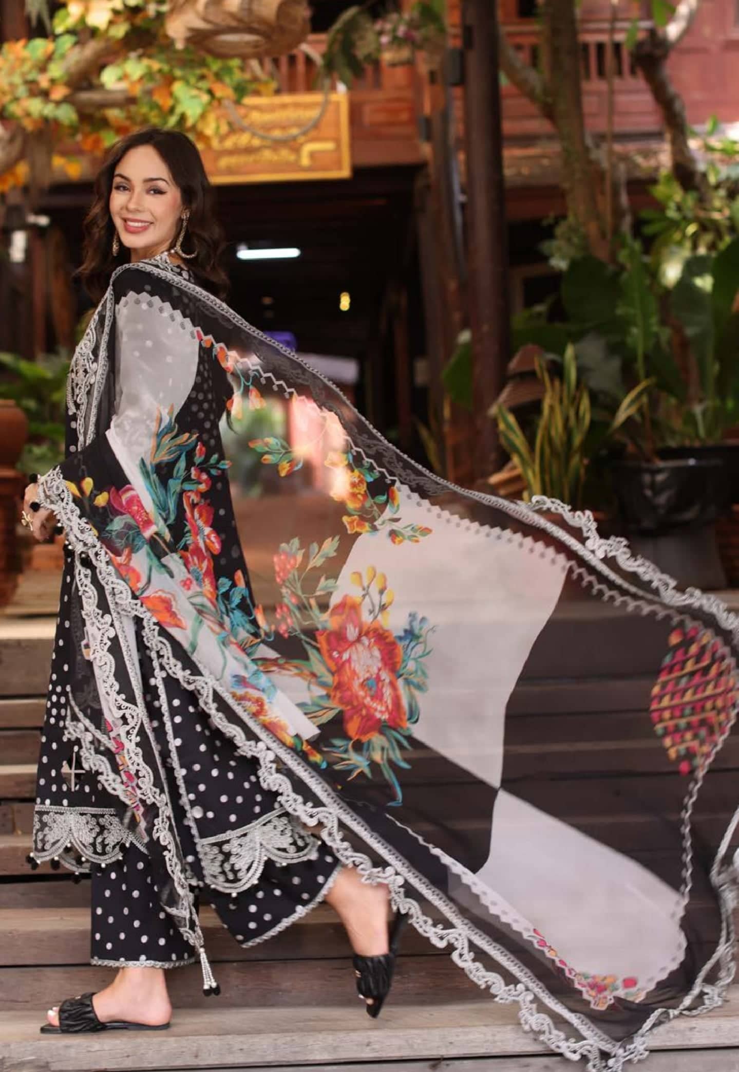 Charizma Aniiq Lawn/Pure Chiffon Embroideried Dupatta/AN5-09
