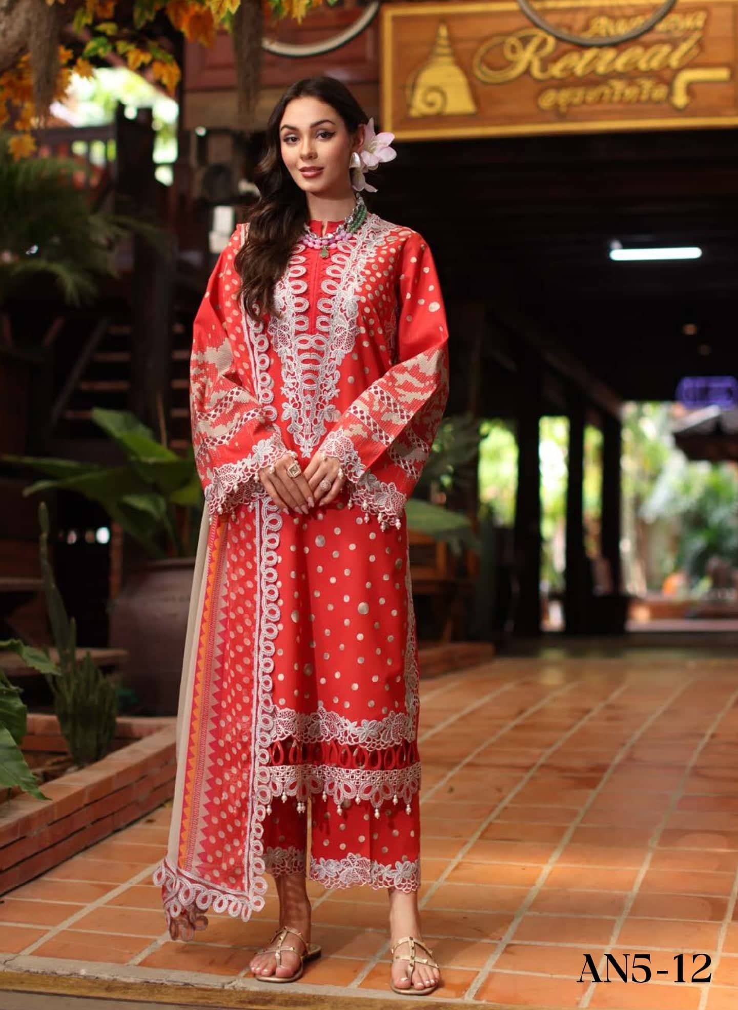 img_charizma_aniiq_lawn_23_awwal_boutique