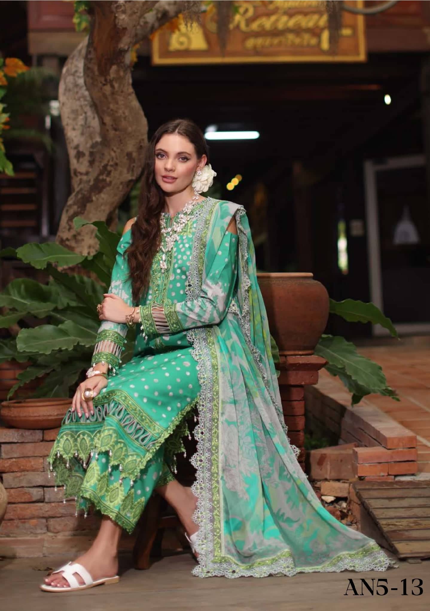 img_charizma_aniiq_lawn_23_awwal_boutique