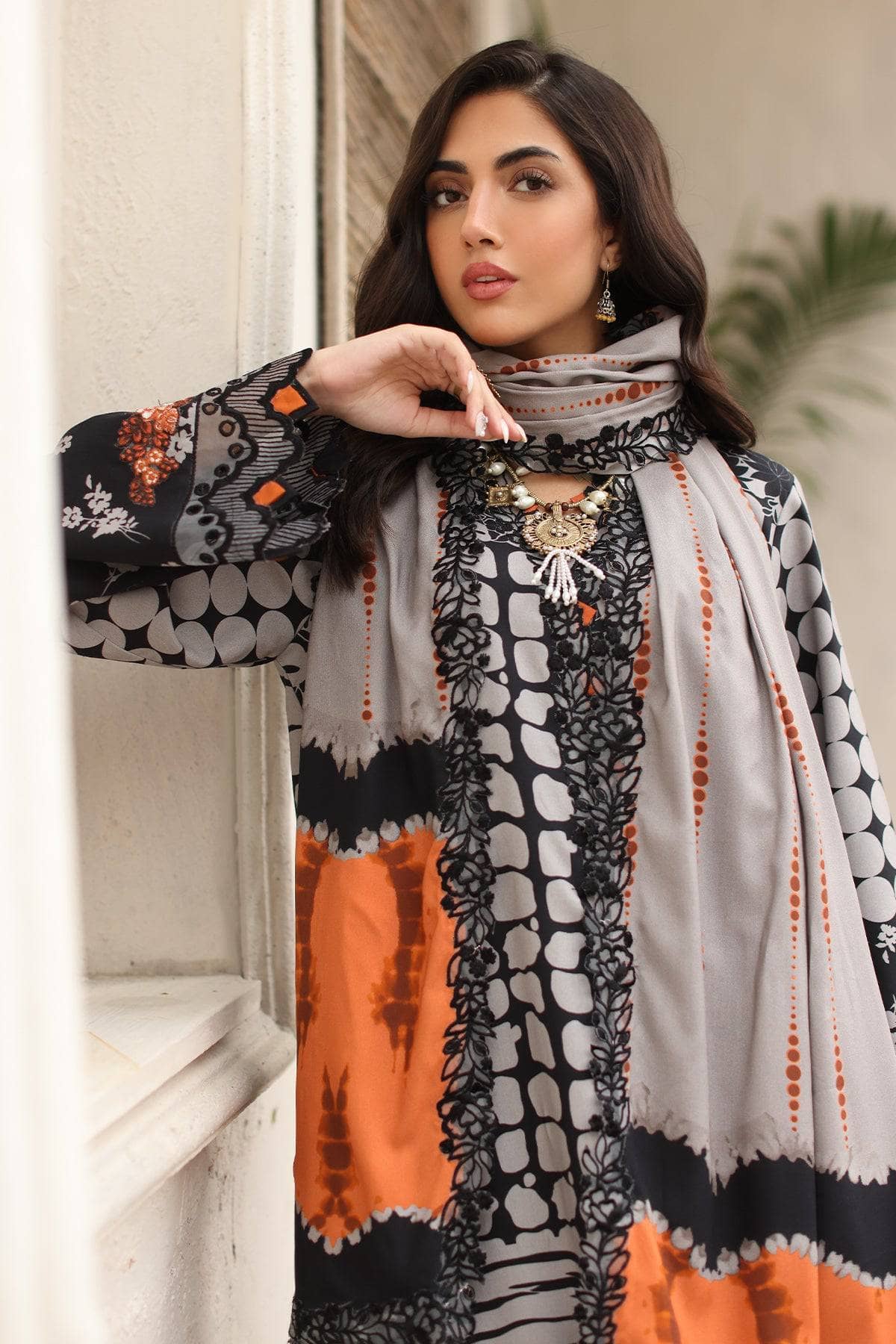 img_charizma_comnination_linen_velvet_palachi_awwal_boutique