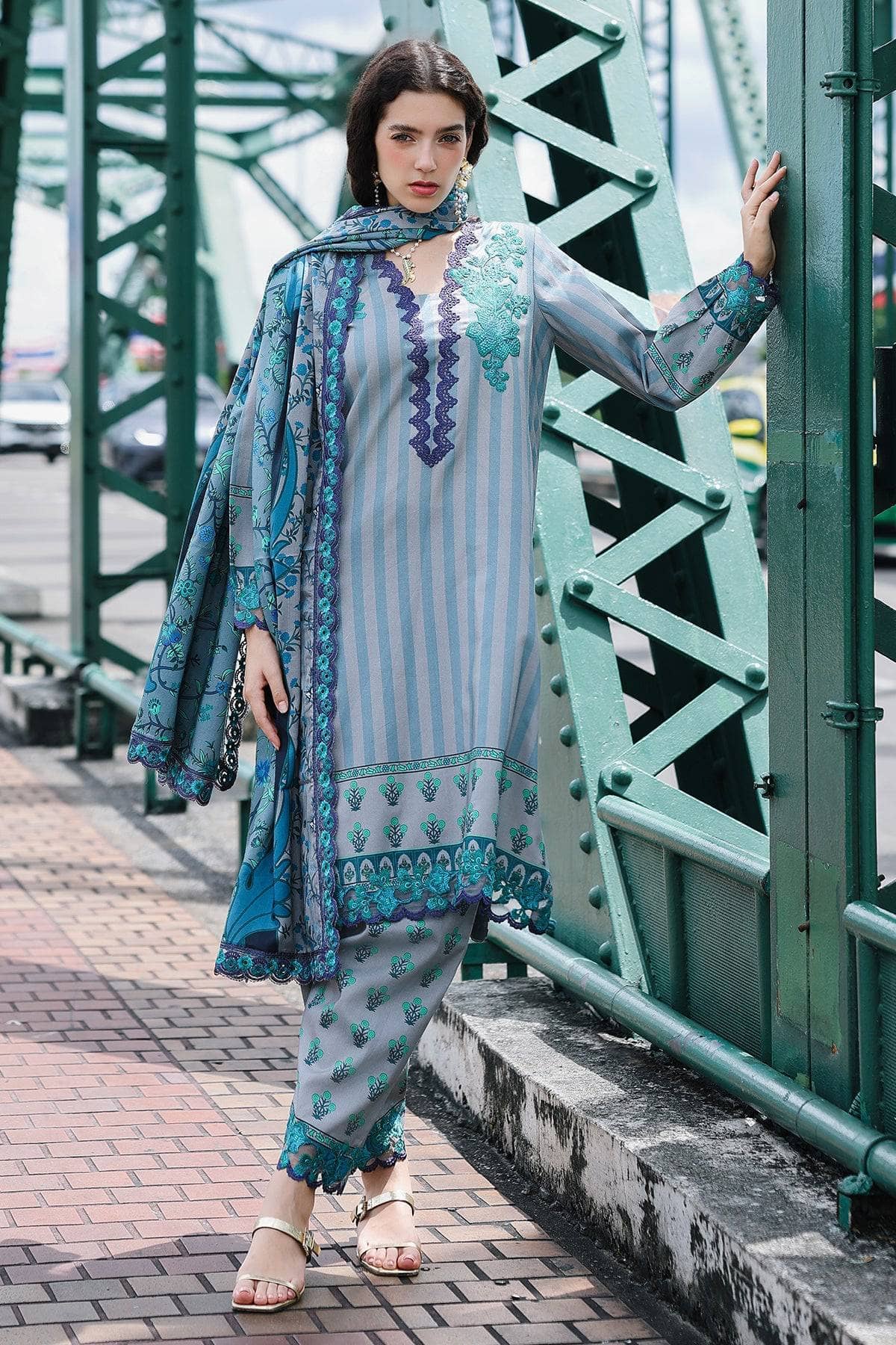 img_charizma_combination_awwal_boutique