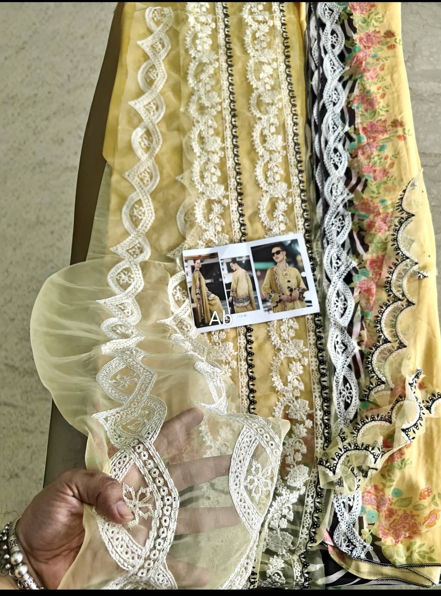img_charizma_combination_lawn_26_awwal_boutique
