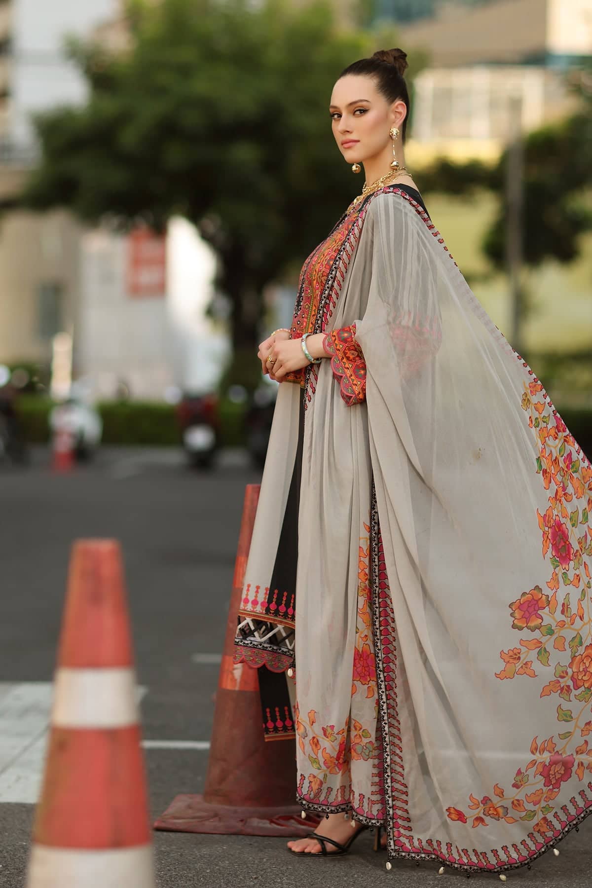 Charizma Aghaz E Nou/Trending Looks/AG6-06