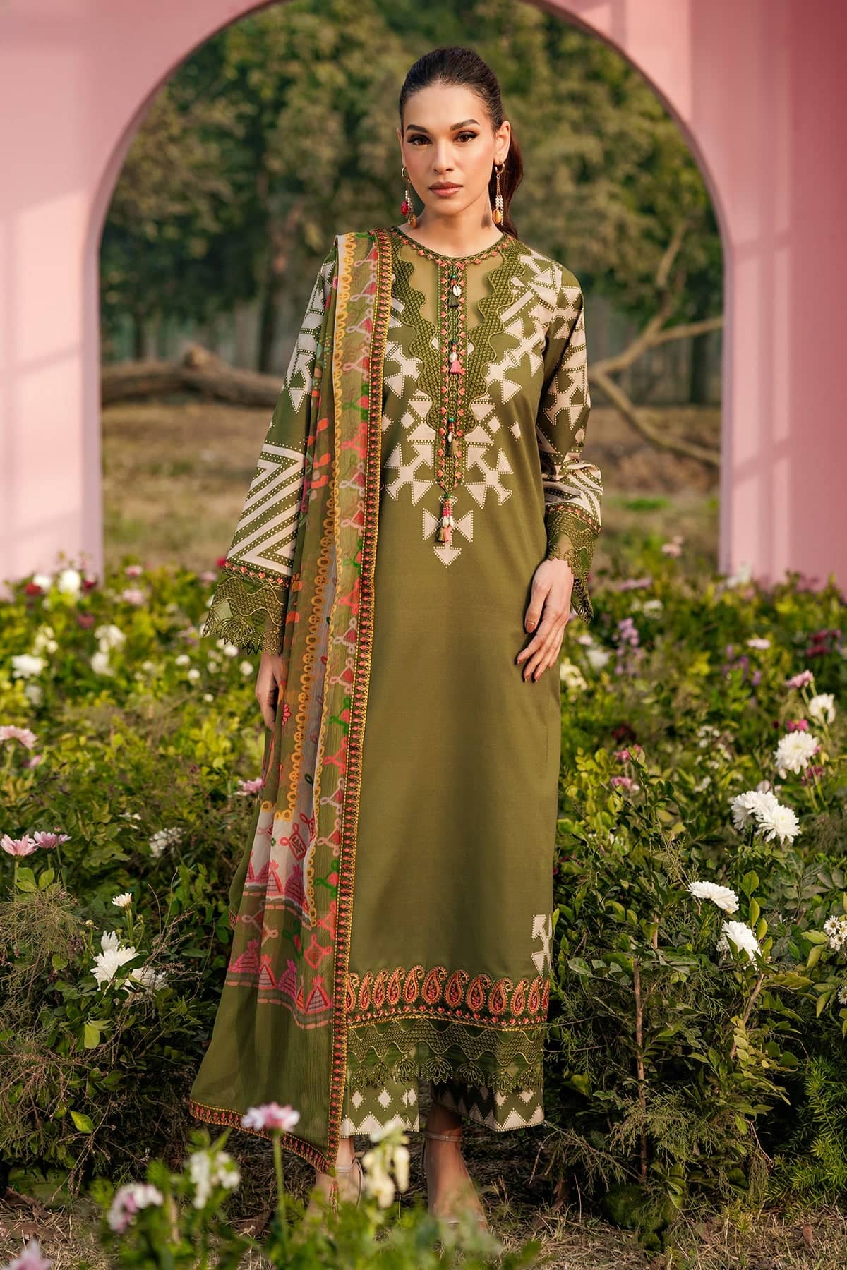 img_rang_e_bahaar_lawn_awwal_boutique