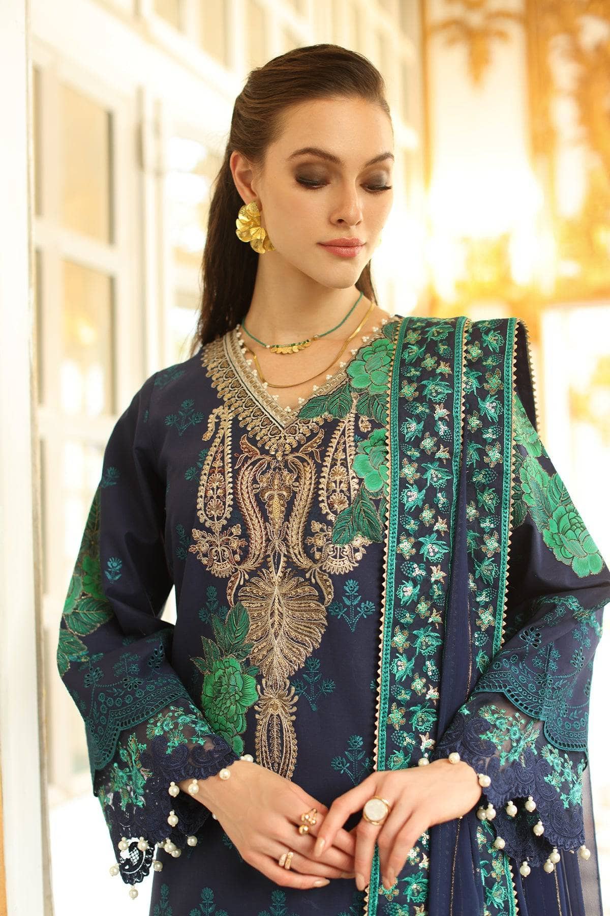 img_charizma_tabeer_lawn_awwal_boutique