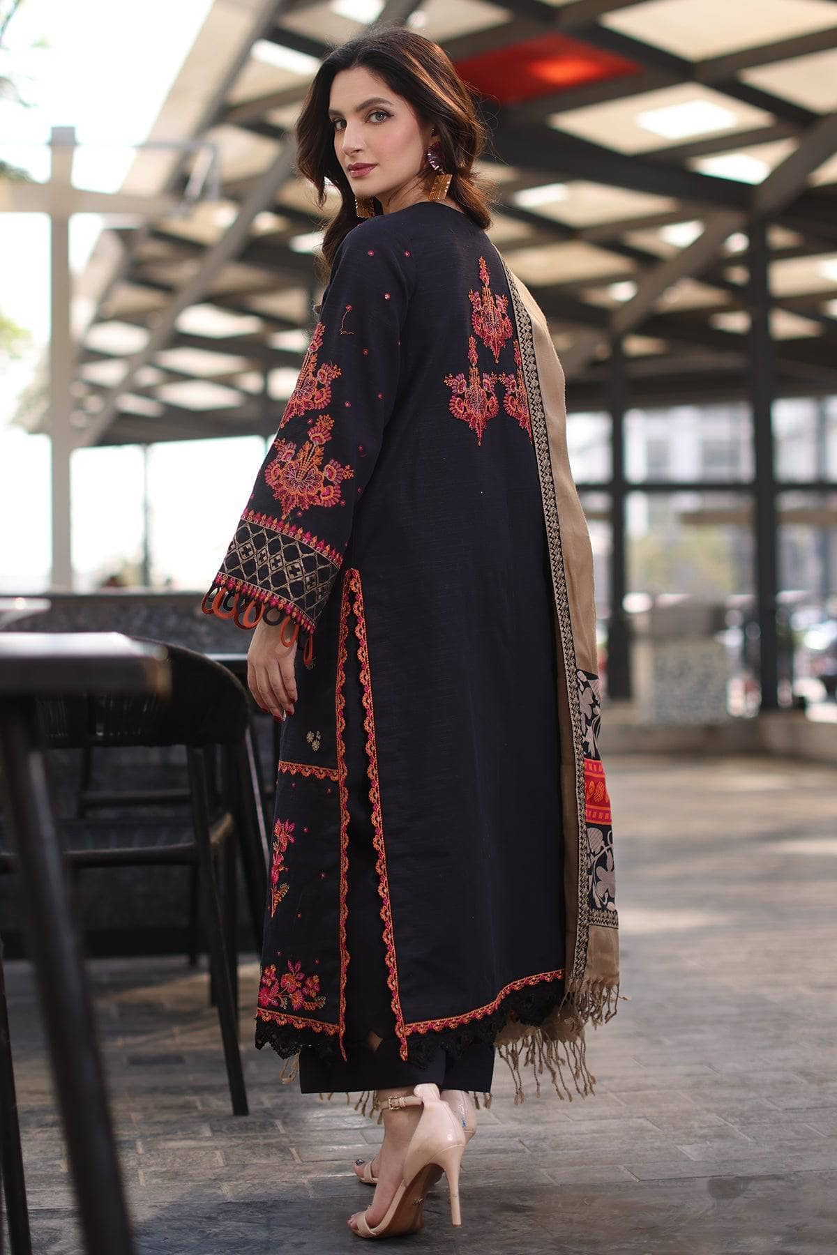 img_charizma_naranji_winter_awwal_boutique