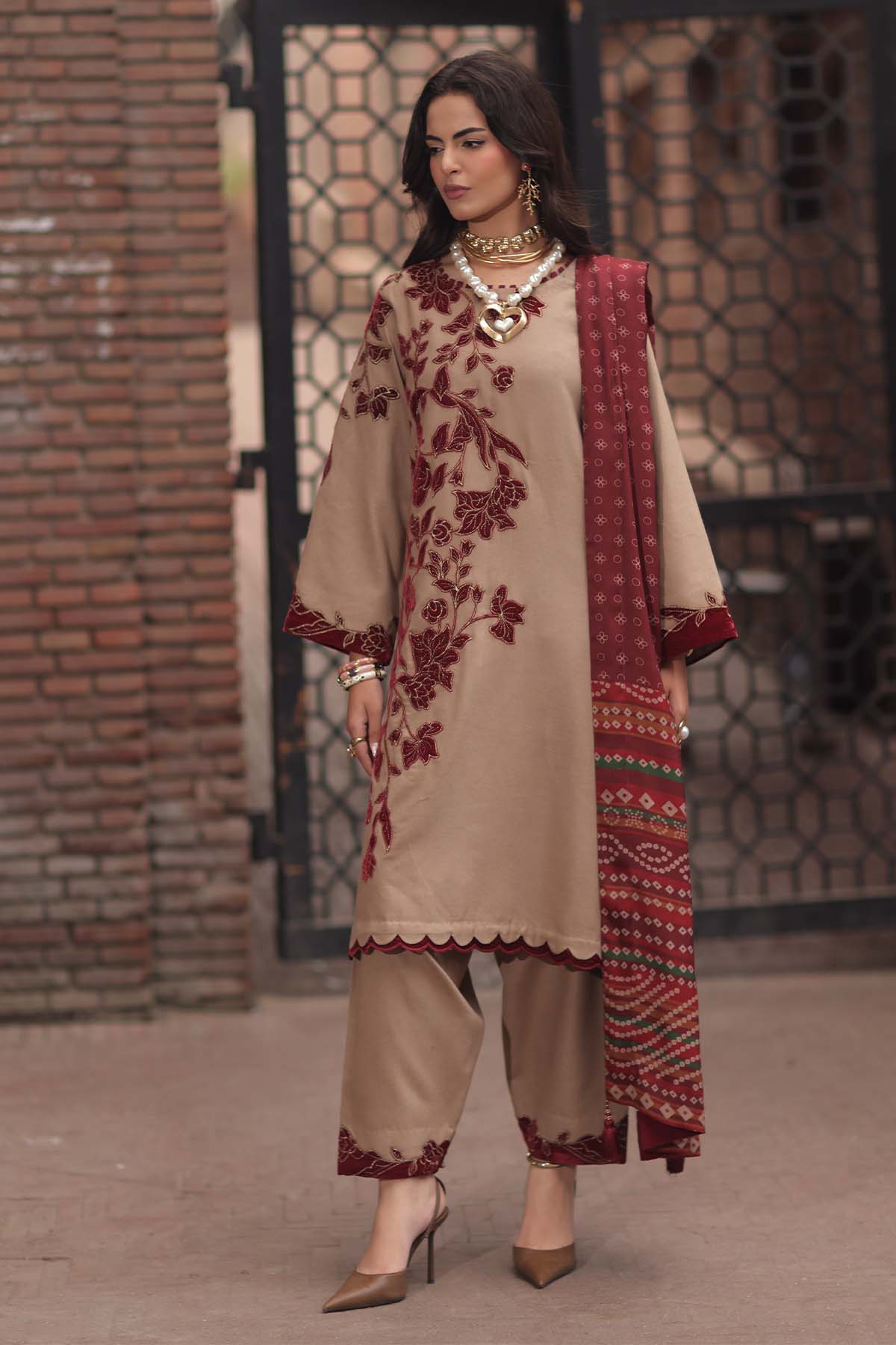 img_charizma_signature_leather_peach_woolen_shawl_awwal_boutique