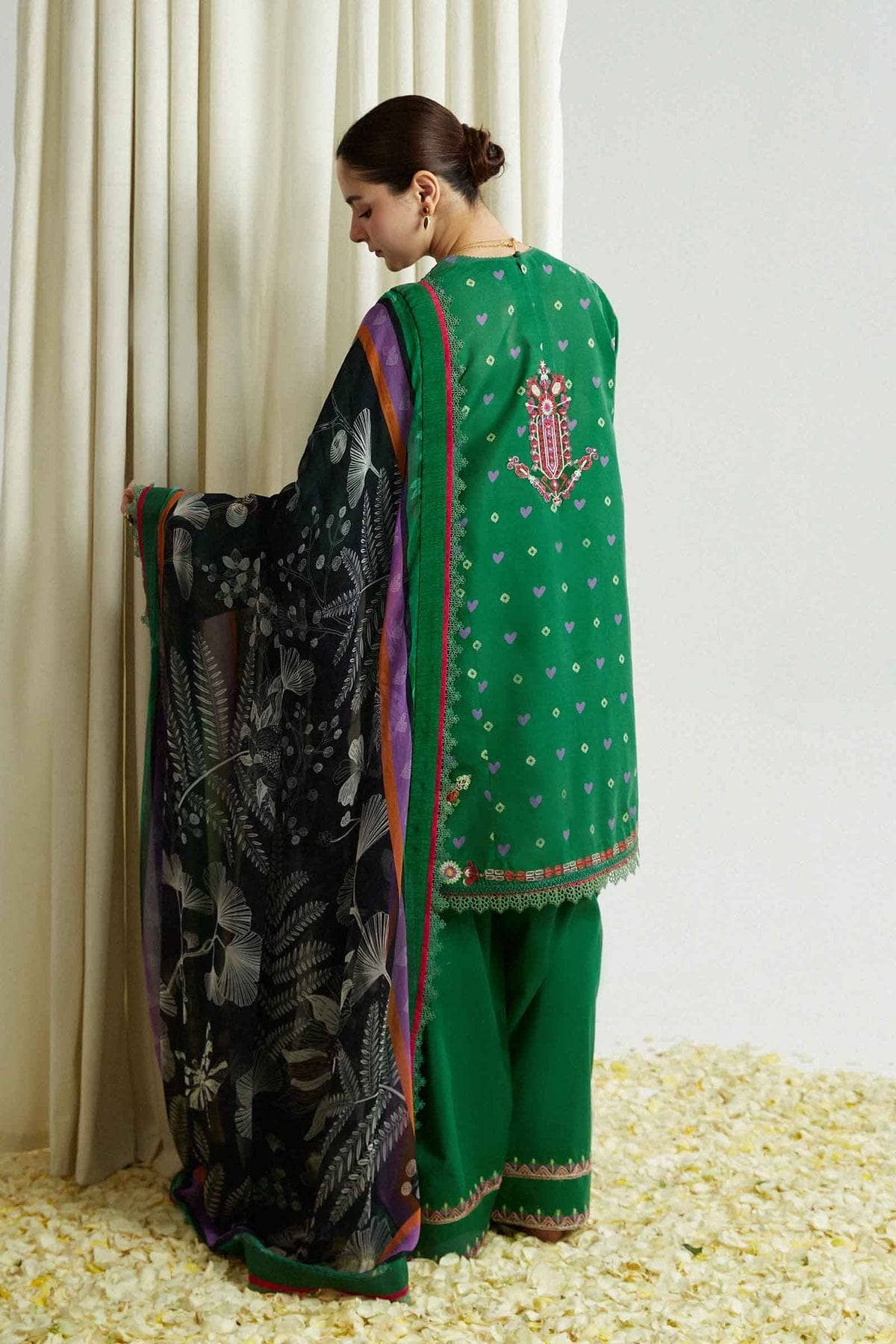img_coco_by_zara_shahjahan_lawn_23_awwal_boutique