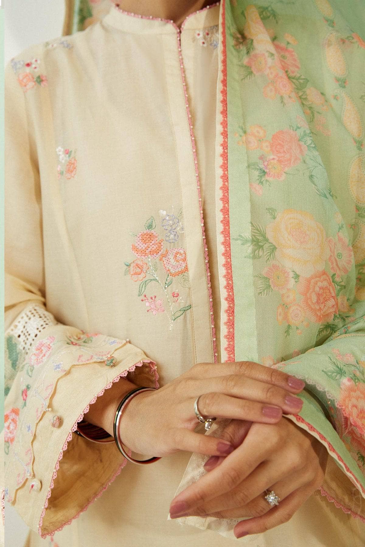 img_coco_by_zara_shahjahan_lawn_23_awwal_boutique
