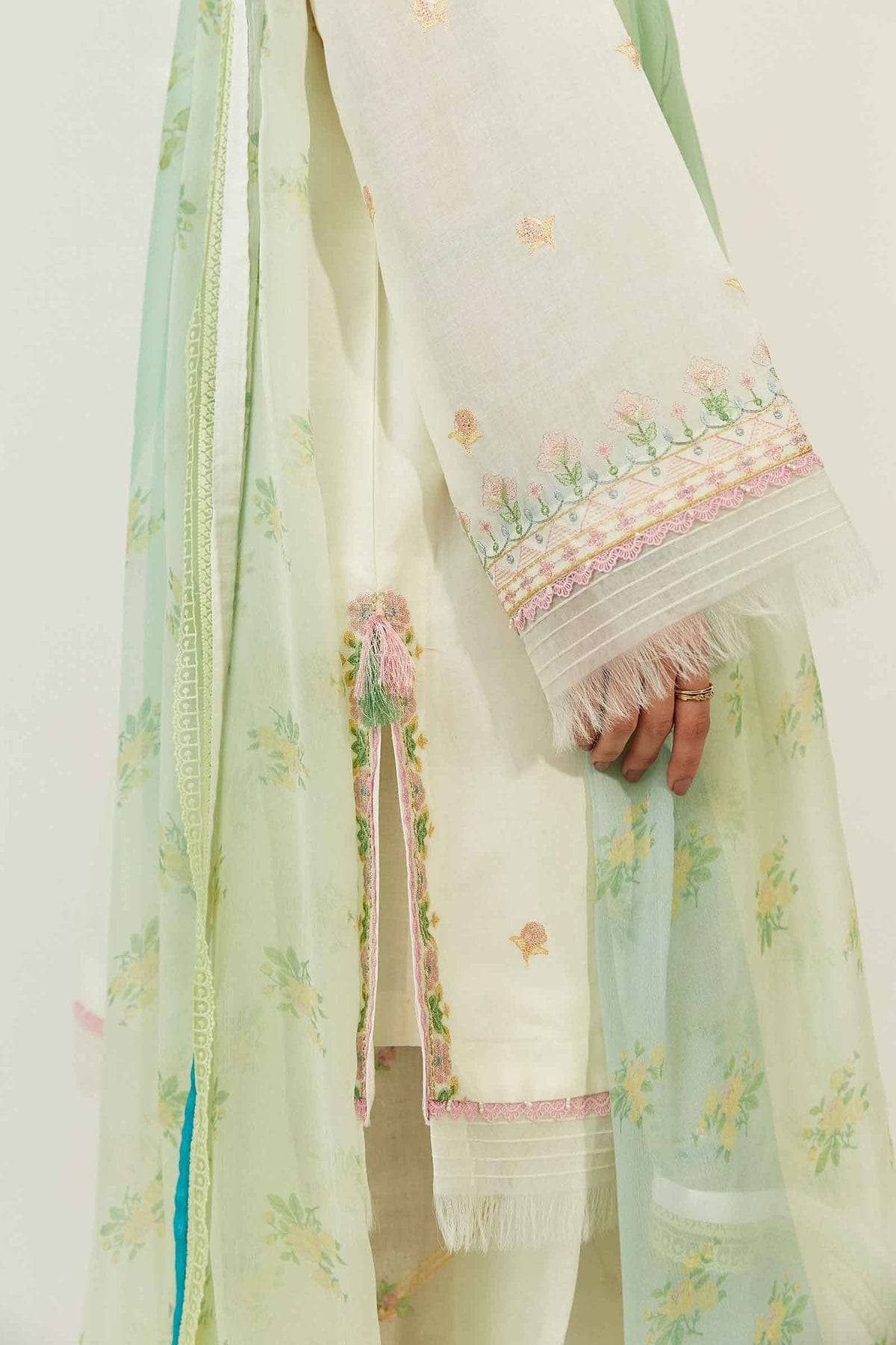 img_coco_by_zara_shahjahan_lawn_23_awwal_boutique