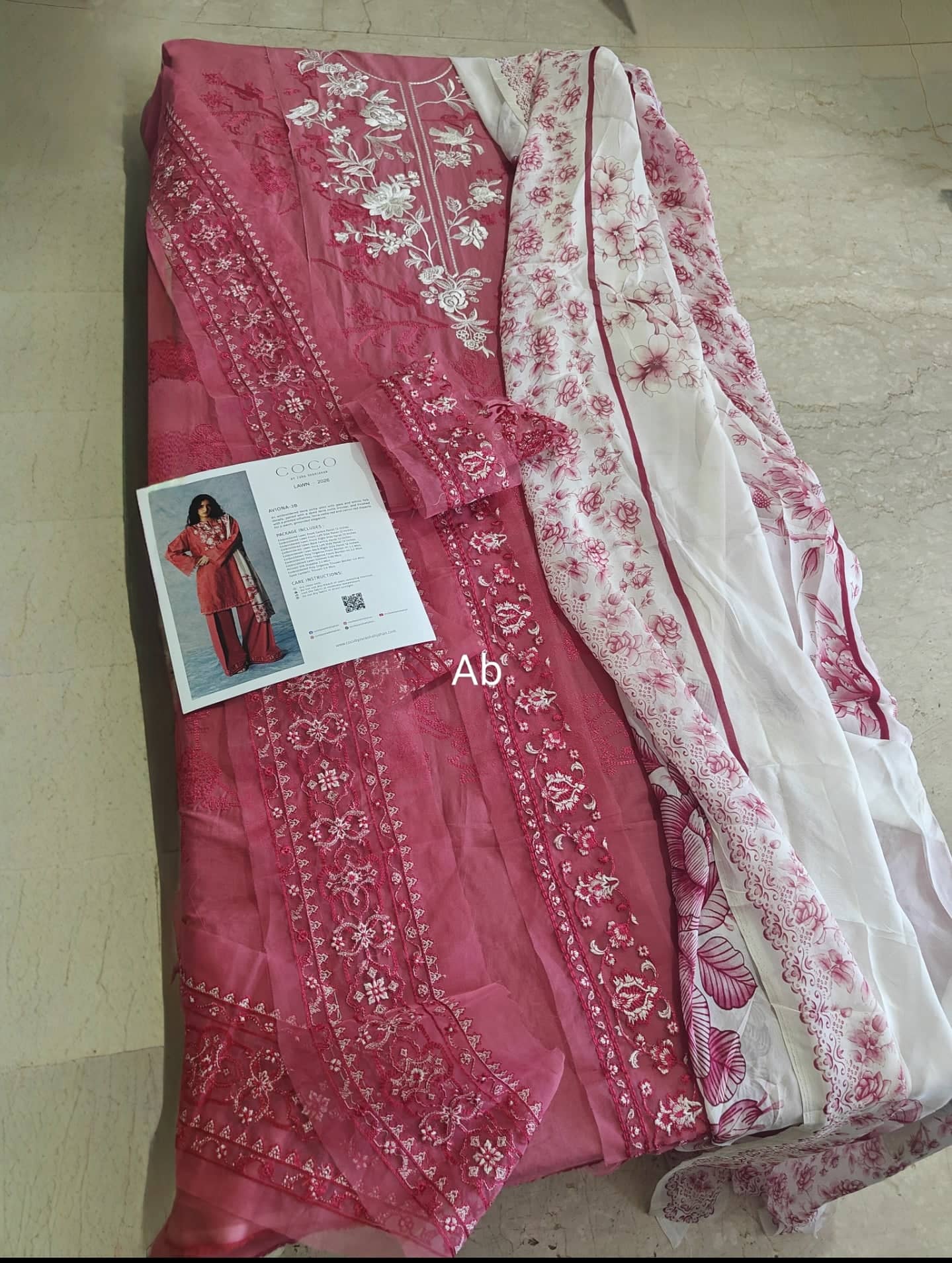 img_coco_lawn_awwal_boutique