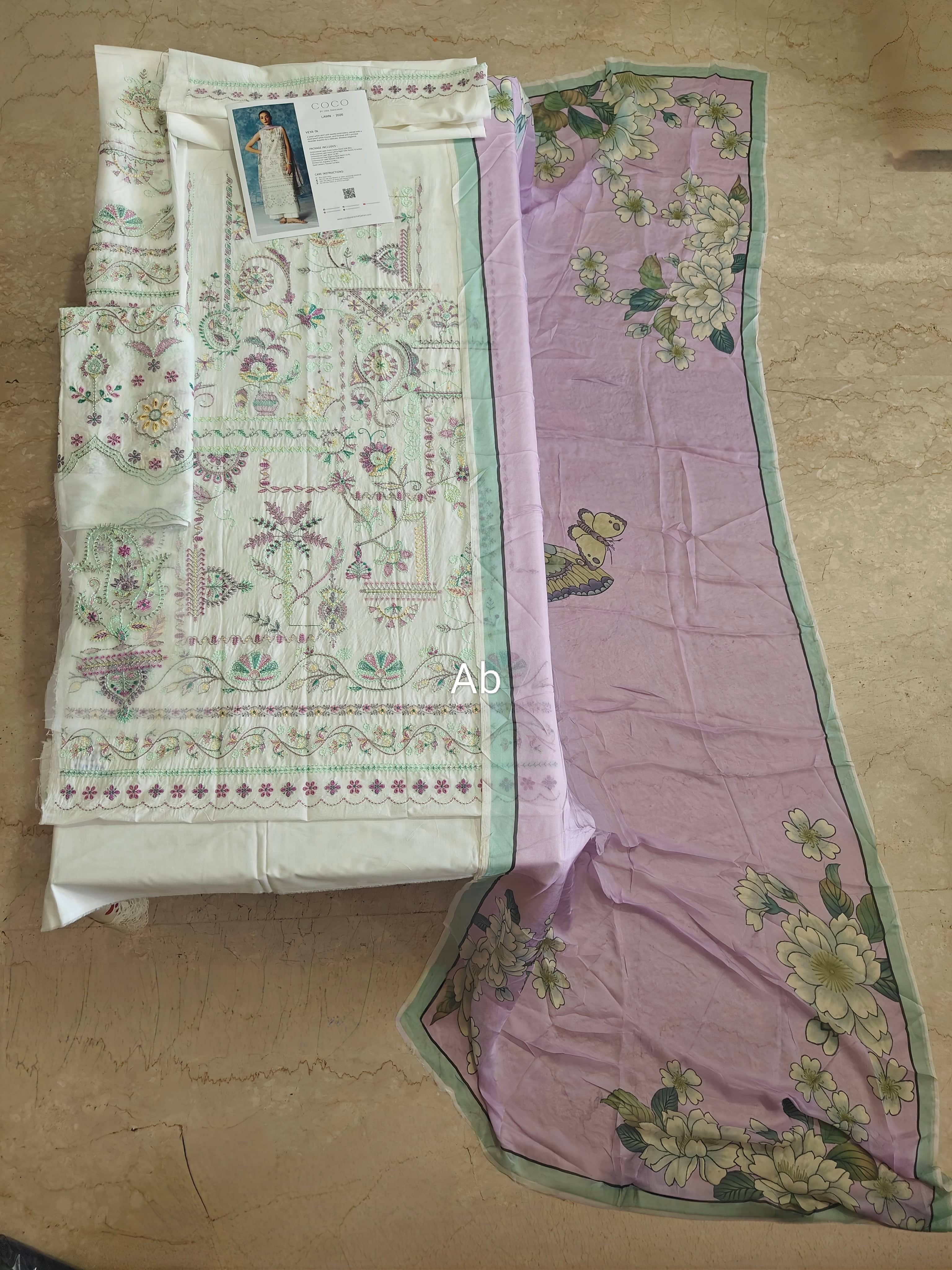 img_coco_lawn_awwal_boutique