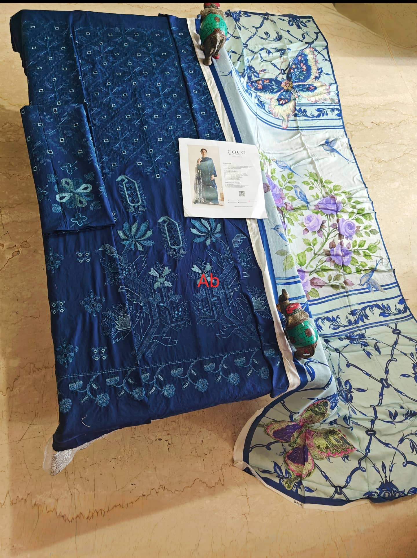 img_coco_lawn_awwal_boutique